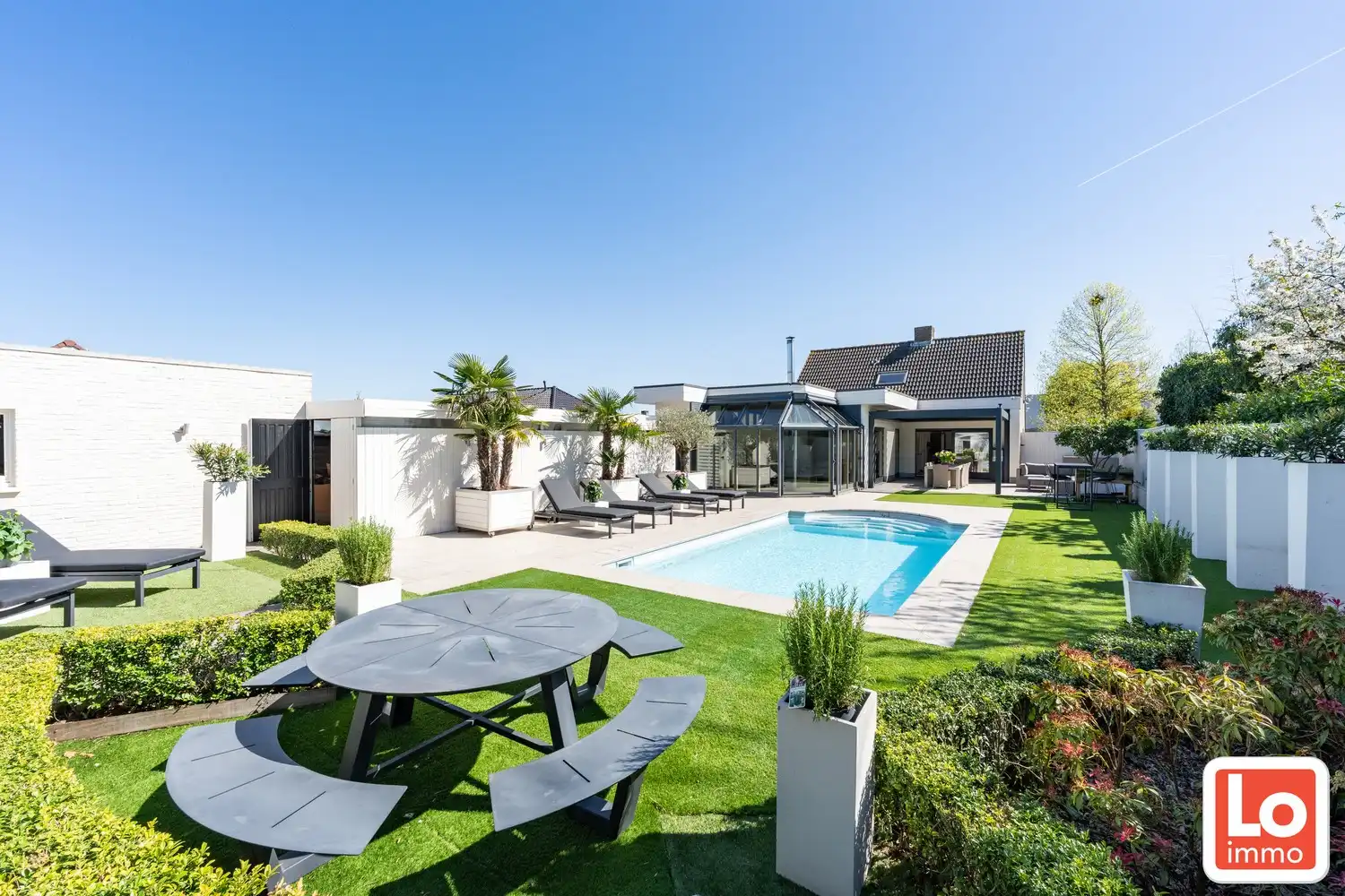Prachtige instapklare villa met 4 slpks en zwembad op een rustige ligging foto 2