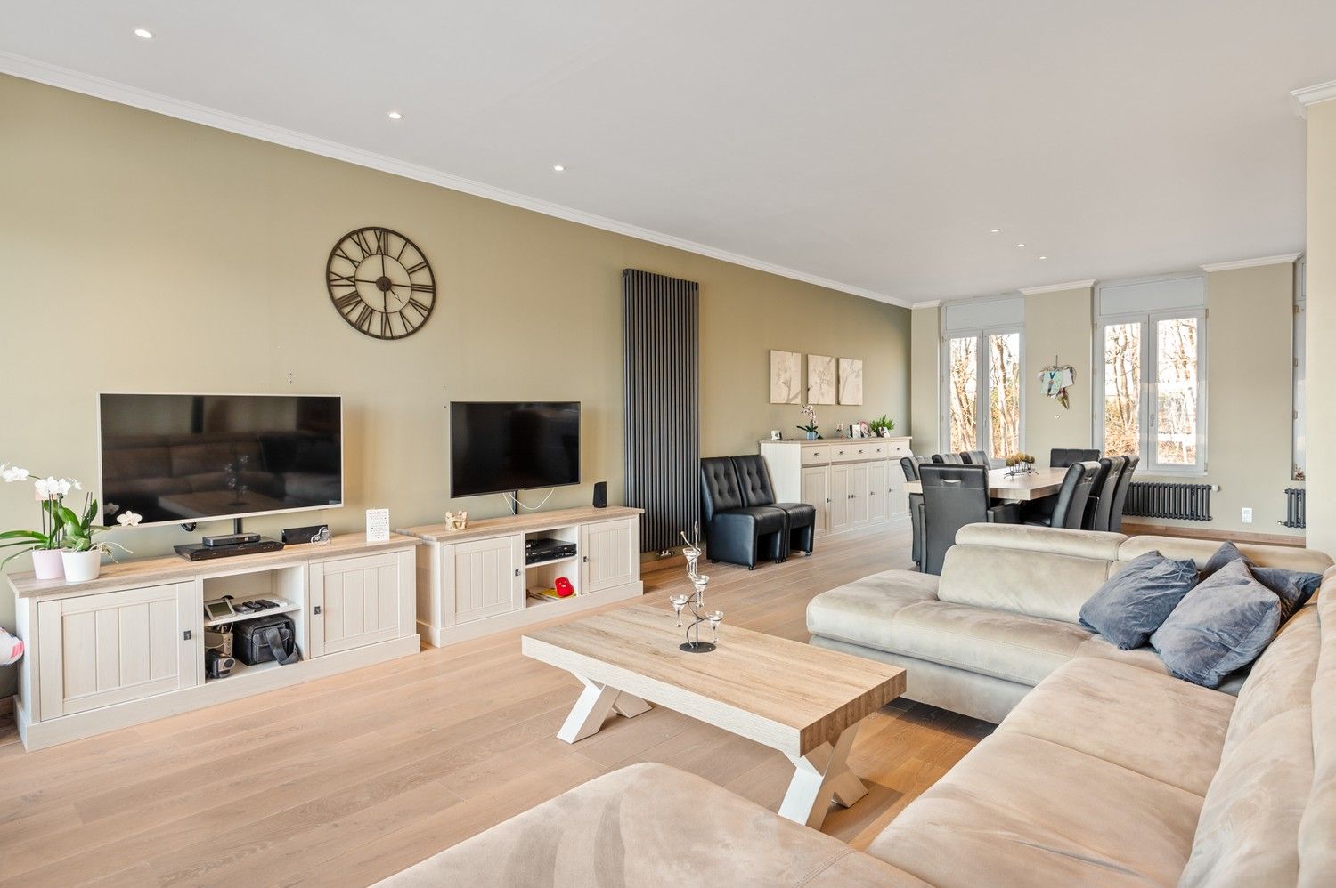 Ruime halfopen woning met 4 à 6 SLPKS, apart kantoor en een groot magazijn in Mortsel! foto 18