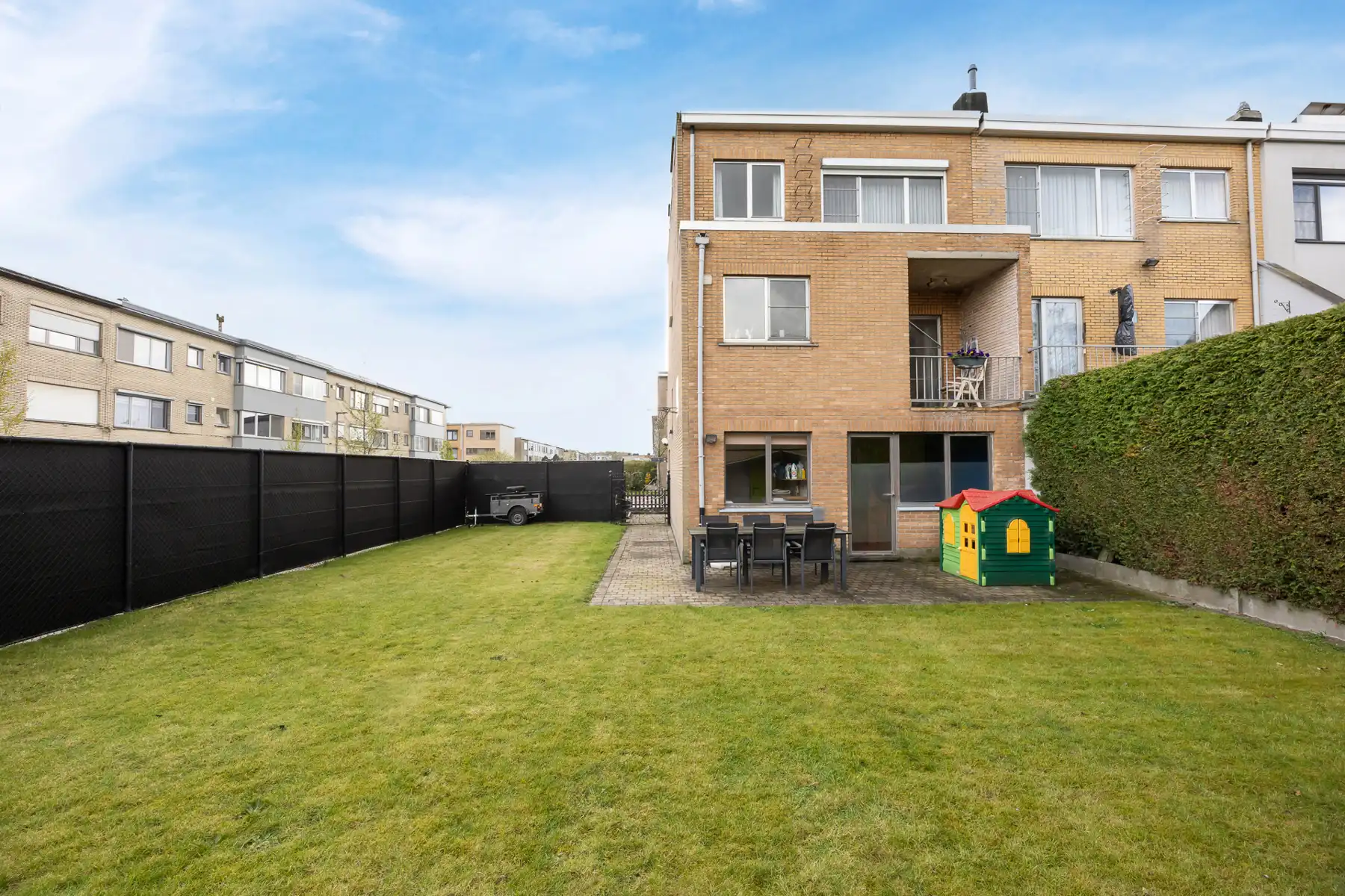 Gezellige halfopen bel-étage met oprit en zonnige tuin in Hoevenen! foto 14