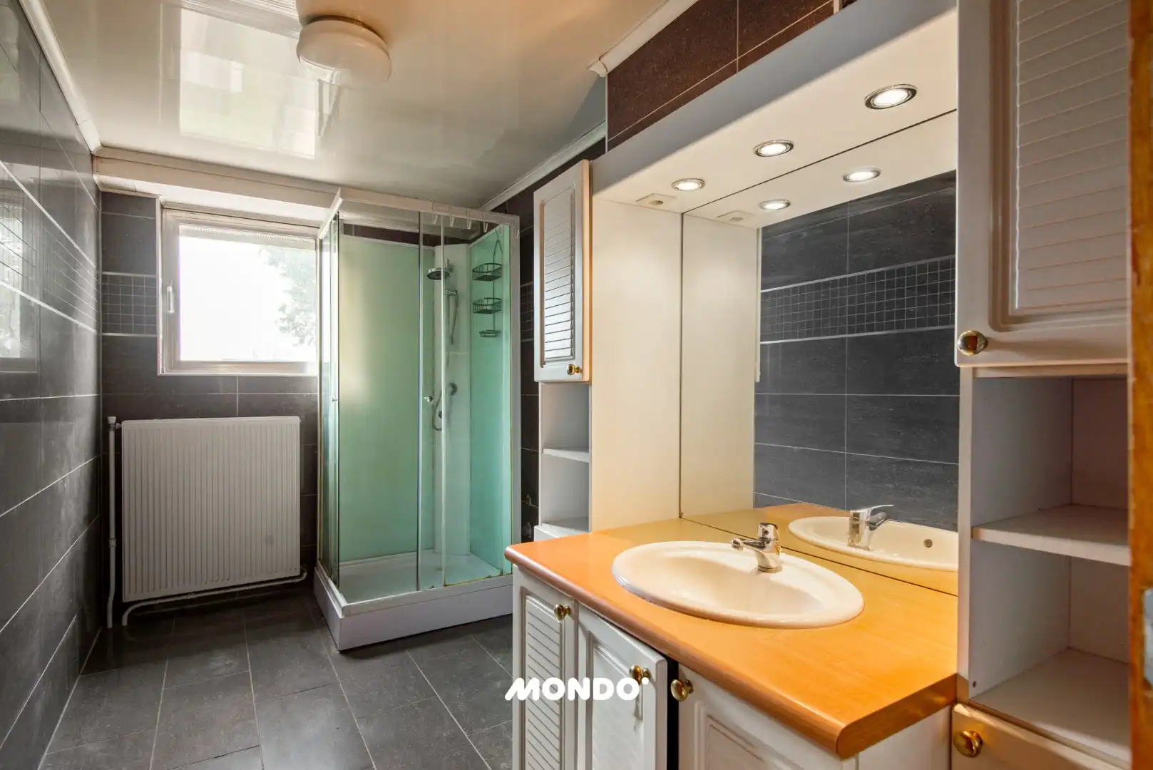 Ruime woning met 2 slaapkamers, garage, twee terrassen en tuin  foto 8