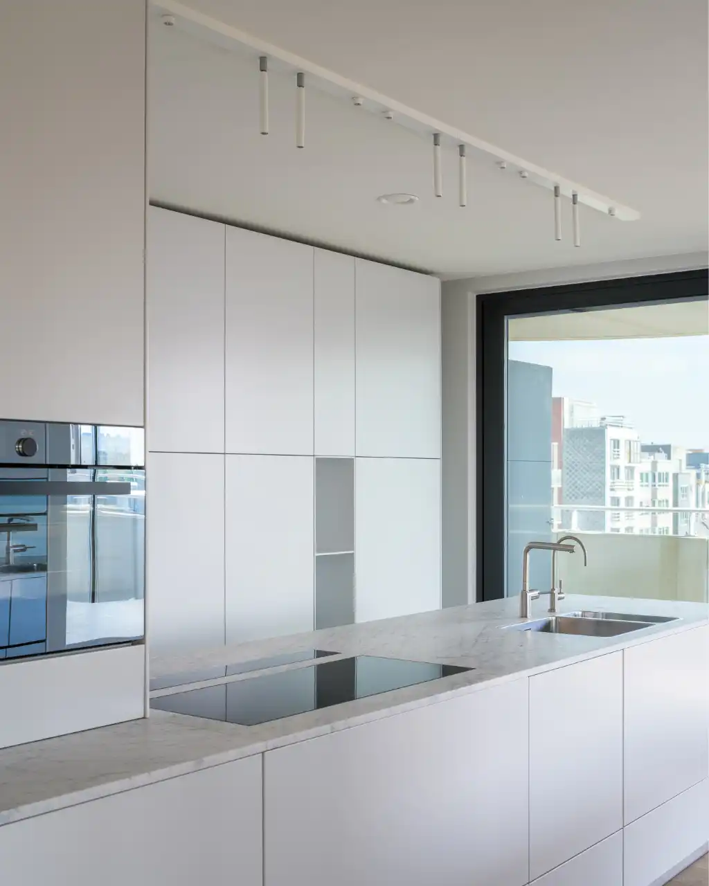 Luxueus en lichtrijk 2-slaapkamer appartement met ruim terras foto 8