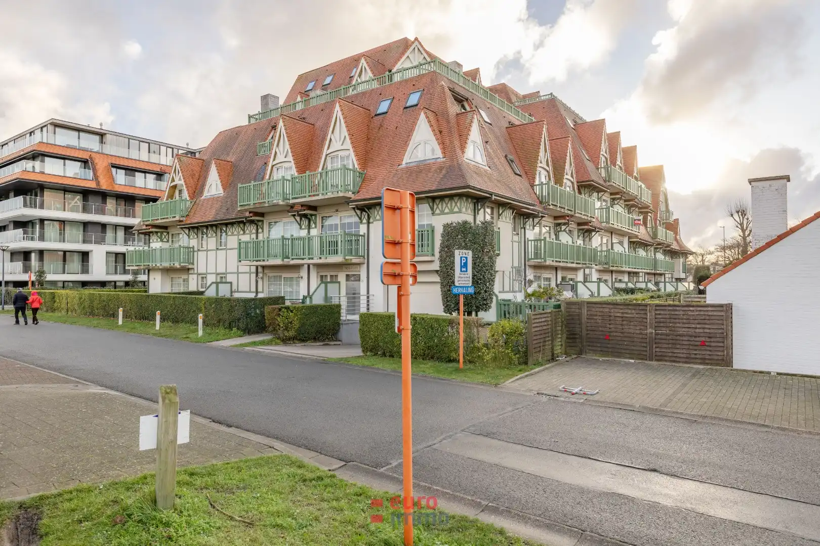 Garage te koop op een strategische locatie nabij de Havengeul in Nieuwpoort! foto {{pictureIndex}}