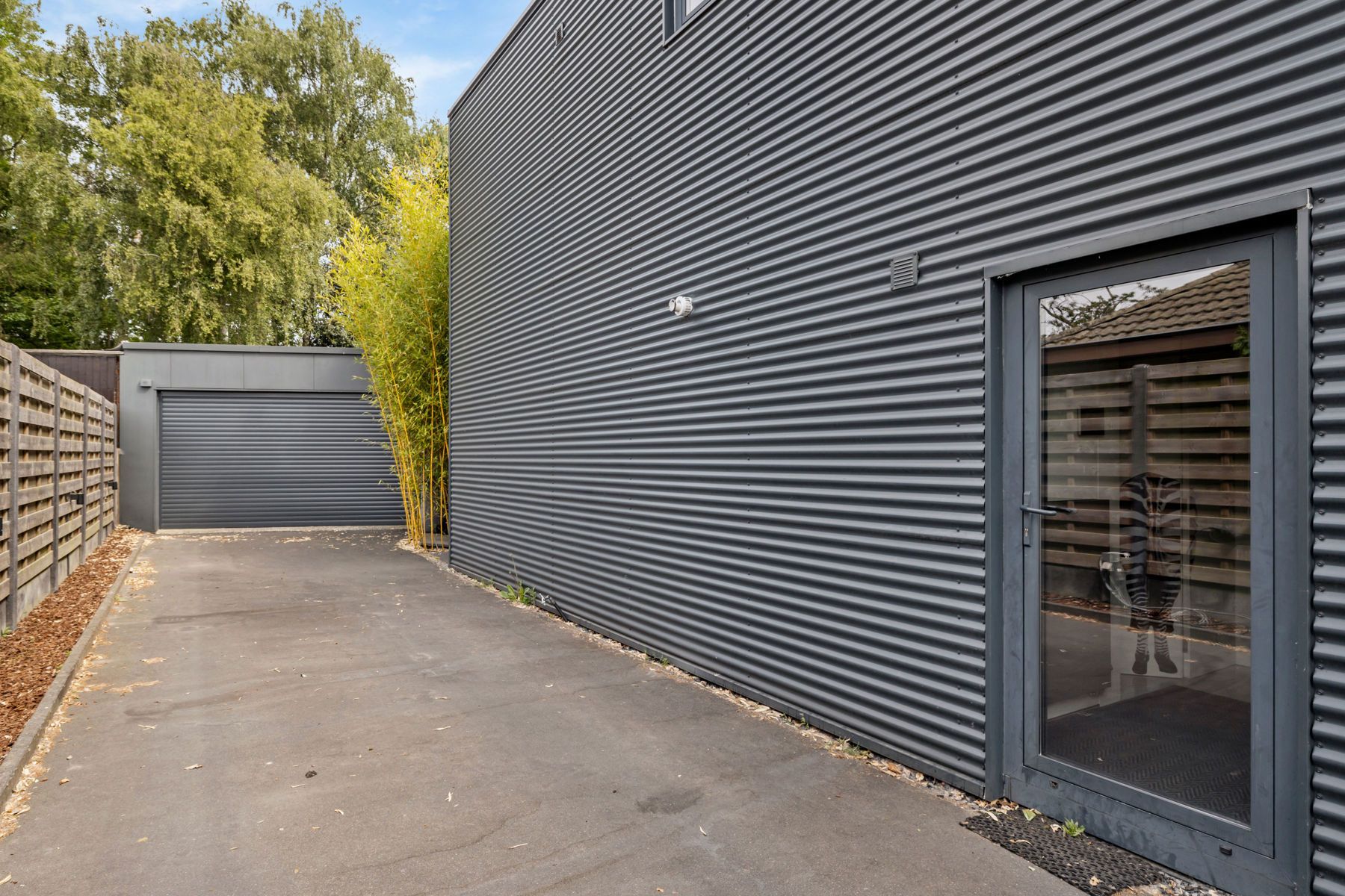 Vrijstaande villa met 4 slpk, zwembad & prachtige badkamer foto 27