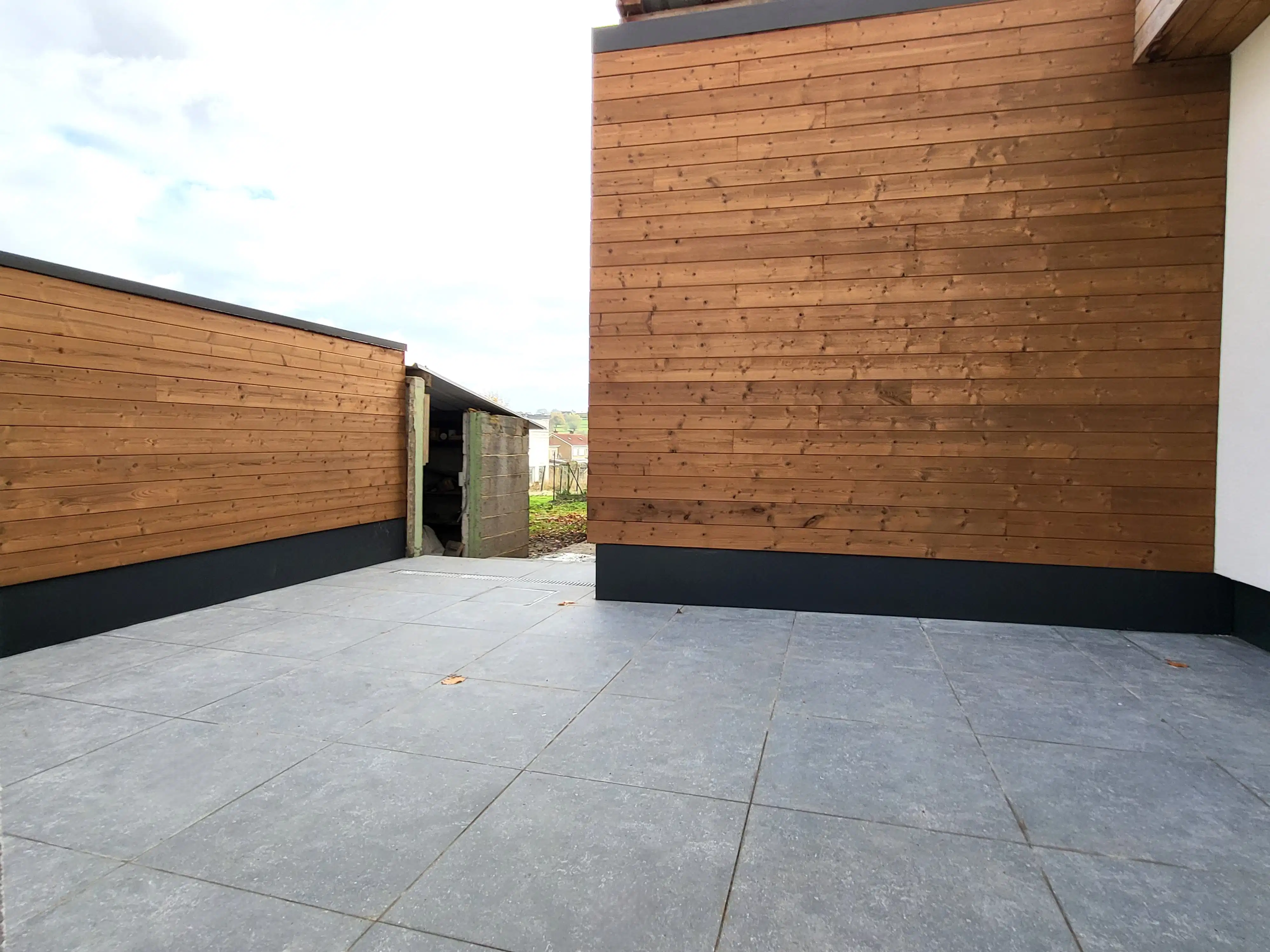 Deze volledig totaal gerenoveerde woning (2024–2025) combineert hedendaags comfort met een hoogwaardige afwerking en biedt maar liefst 5 ruime slaapkamers.  foto 31