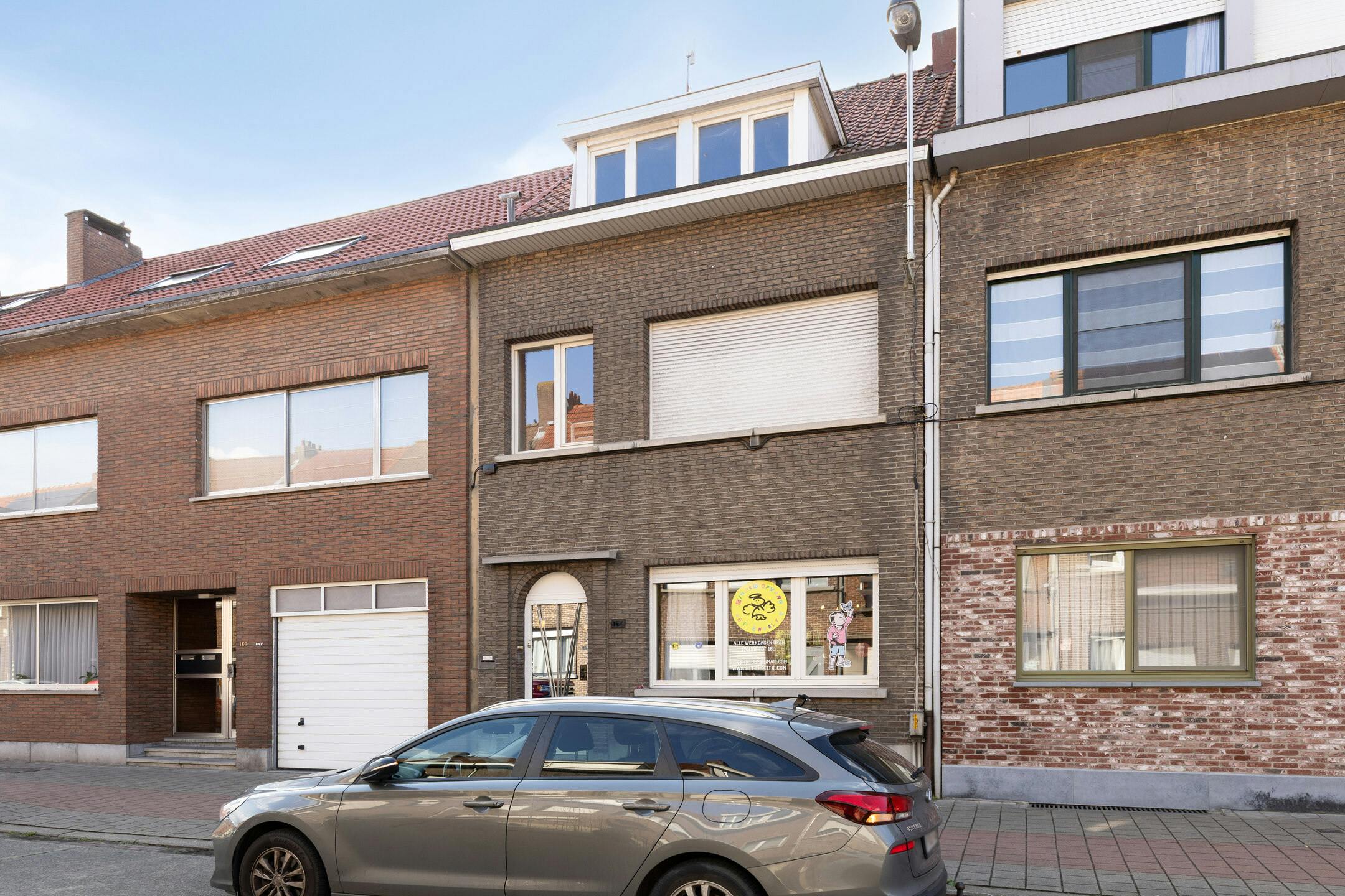 Huis met veel potentieel te koop in Merksem foto 15