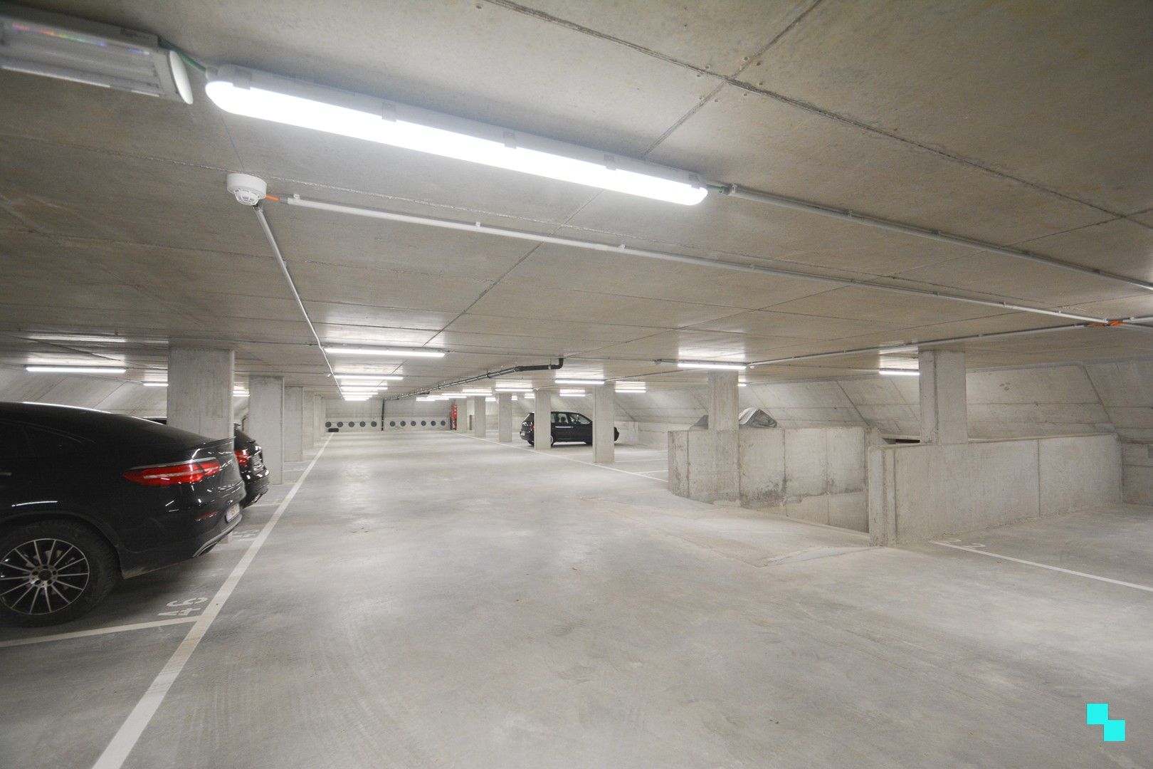 Binnen- en buitenparkeerplaatsen nabij centrum Ingelmunster foto 4