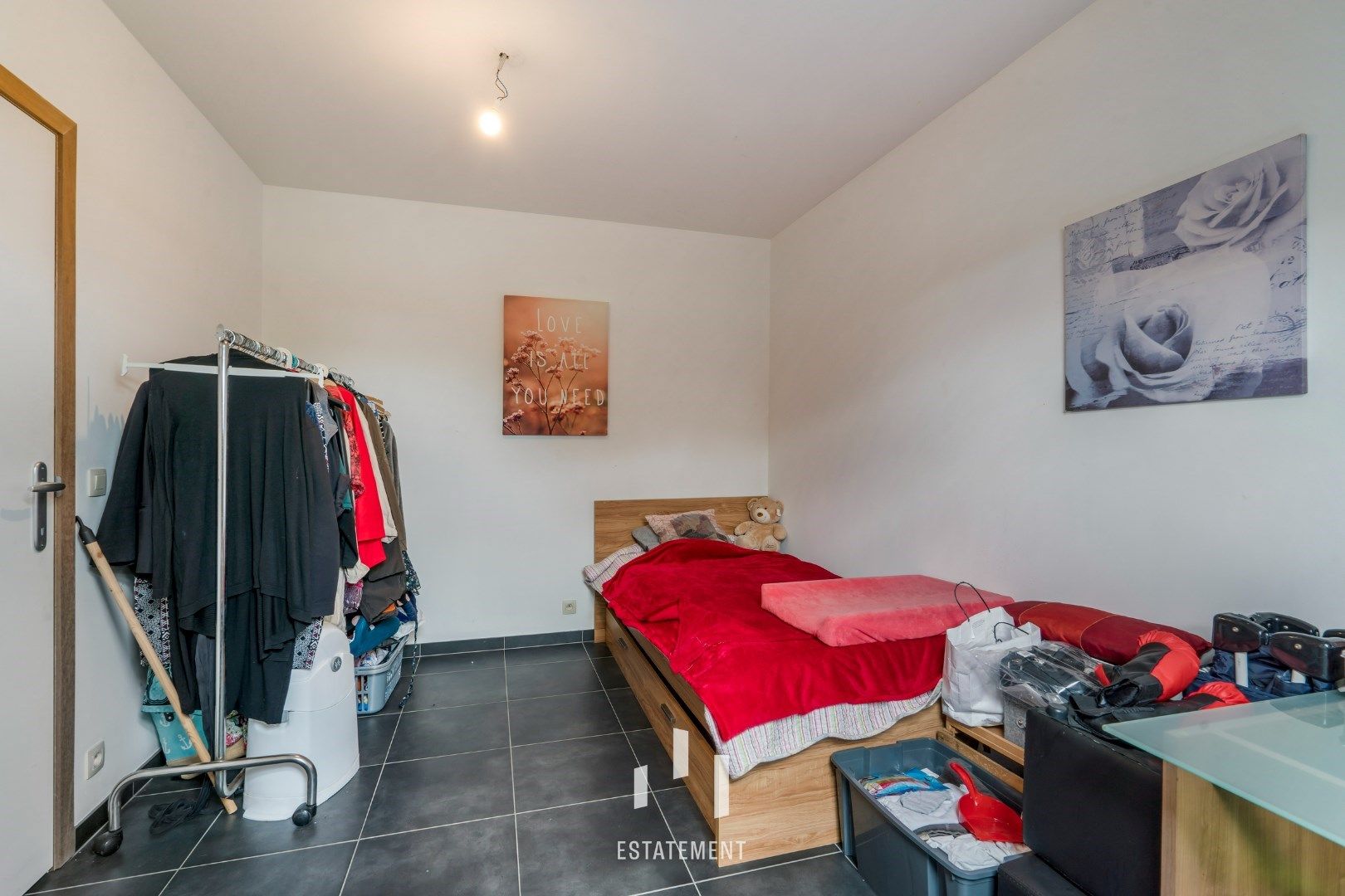 Recente halfopen woning (2015) met 3 slaapkamers, garage en tuin foto 8