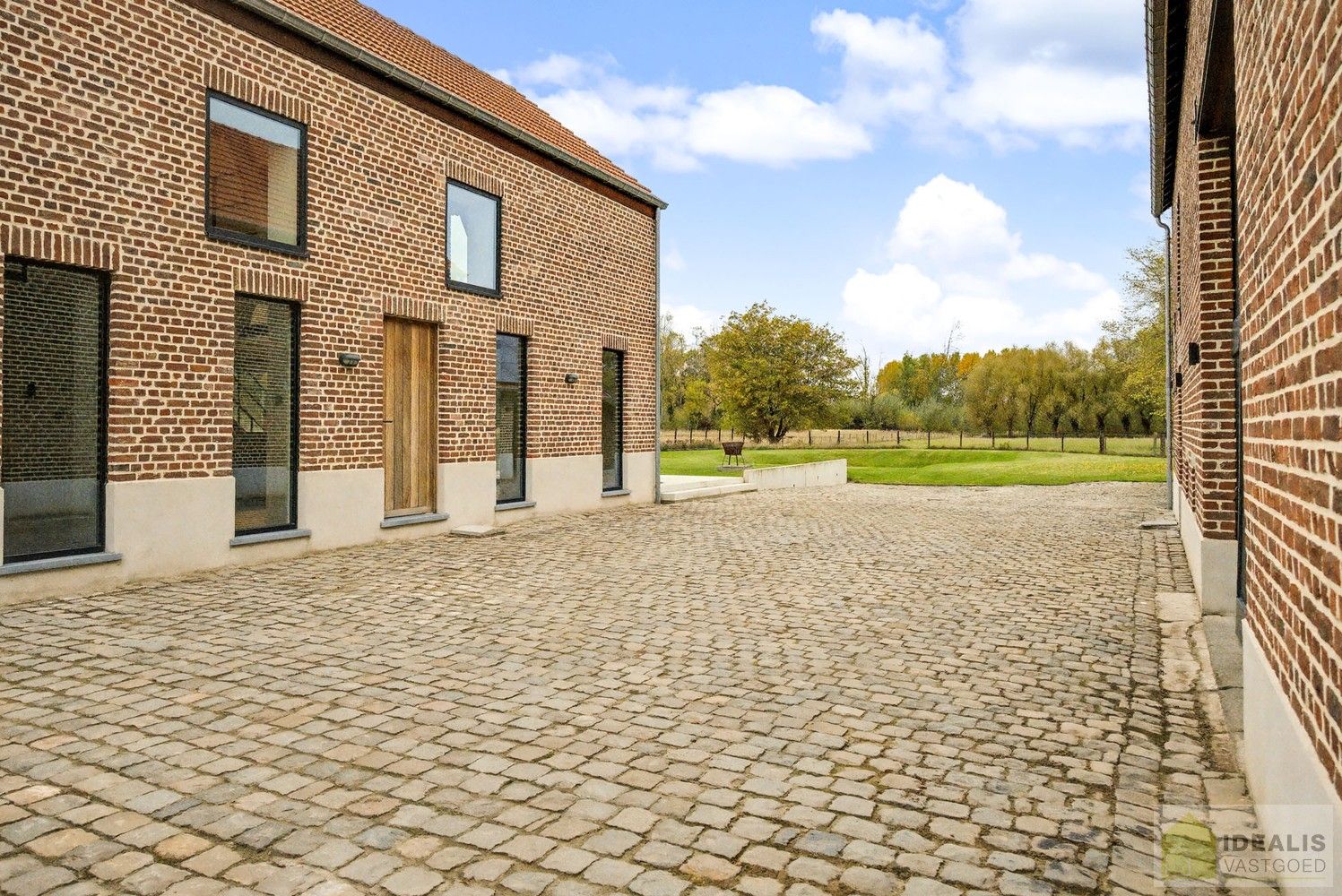 IDEALIS VASTGOED - EEN BIJZONDER HUIS, EEN BIJZONDERE LOCATIE, EEN UNIEKE KANS OM TE WONEN IN EEN AUTHENTIEK LANDHUIS MET EEN PRACHTIGE INRICHTING EN EEN HOOGWAARDDIGE AFWERKINGSGRAAD! foto 37