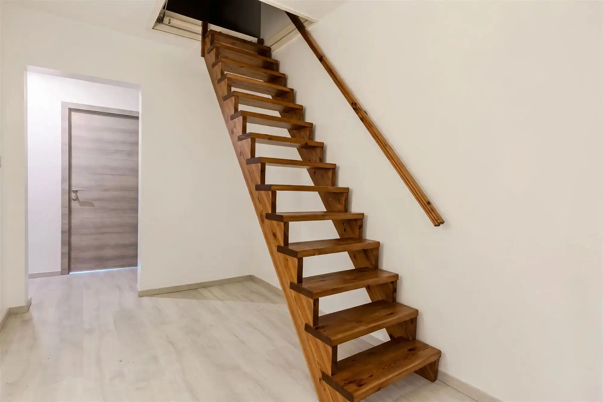 instapklare 3 gevelhuis op 945 m² met 6 slpks en 4 garages foto 24