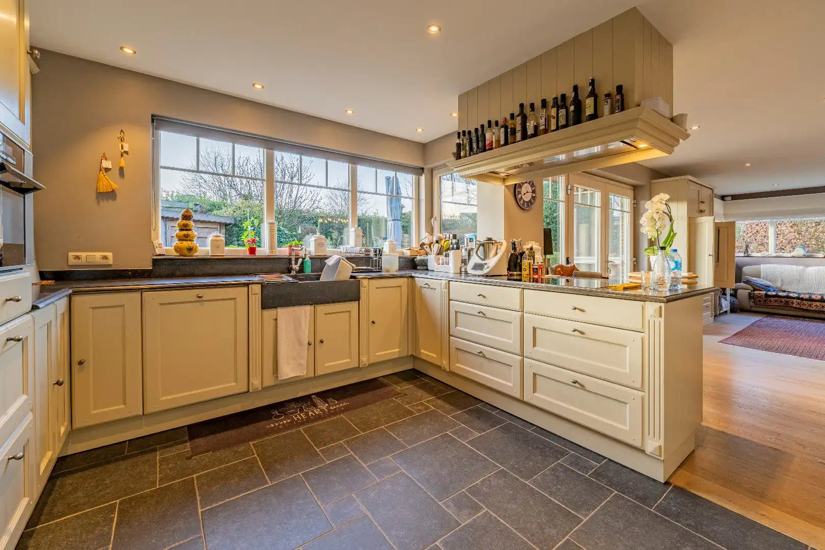 Gerenoveerde open bebouwing te koop te Lievegem foto 8