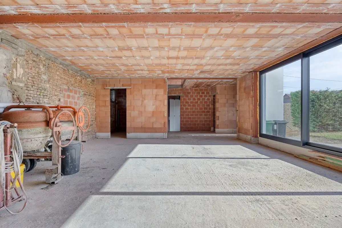 Ruime casco woning foto 4