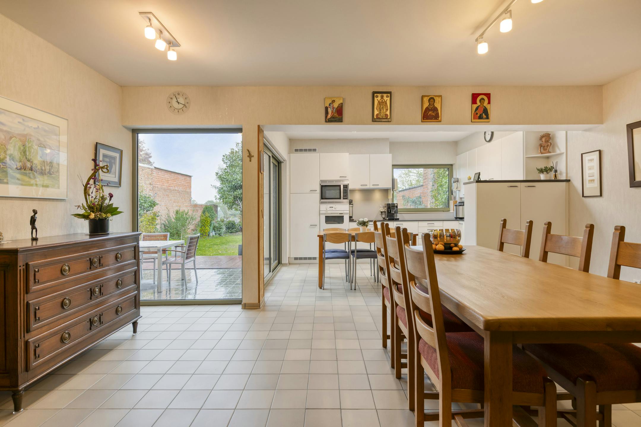 Ruim huis met 5/6 slaapkamers, garage en tuin in Boom foto 5