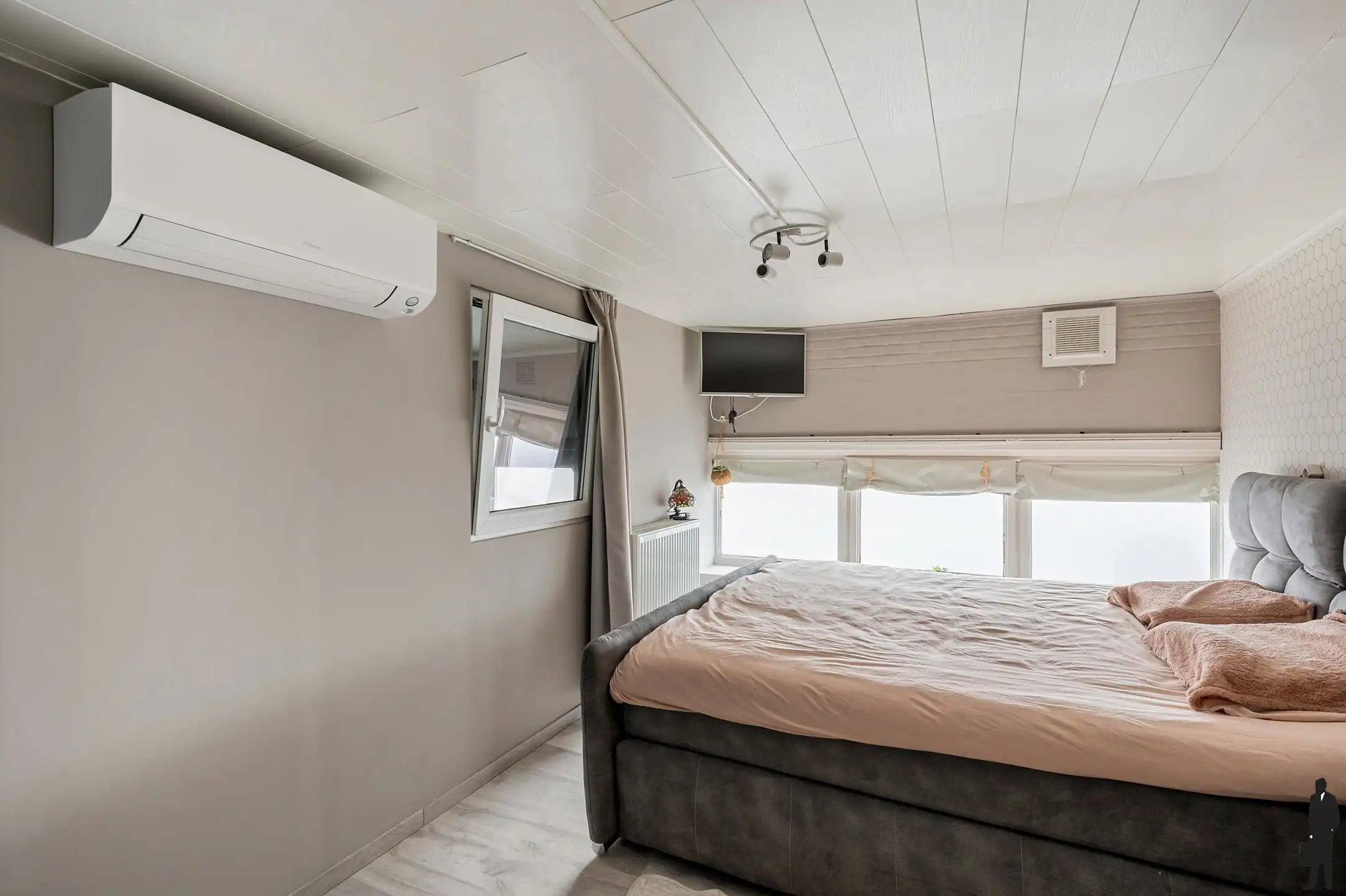 Zeer ruime en rustig gelegen met 3 slaapkamers en grote polyvalente ruimte. foto 12