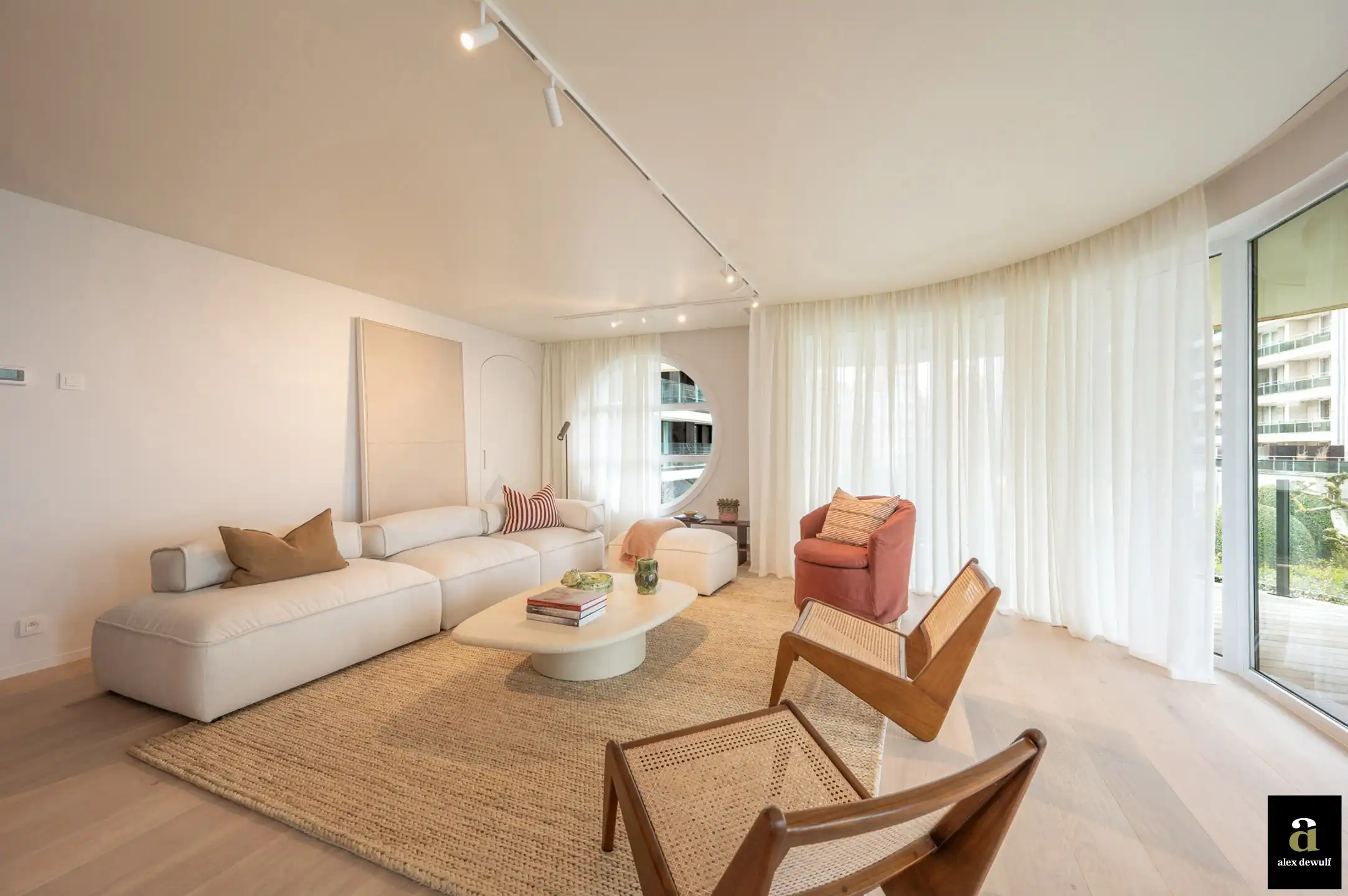 Uitstekend gelegen en stijlvol gerenoveerd appartement met goed zeezicht in villaresidentie [Kustlaan - Knokke Zoute]. foto 12