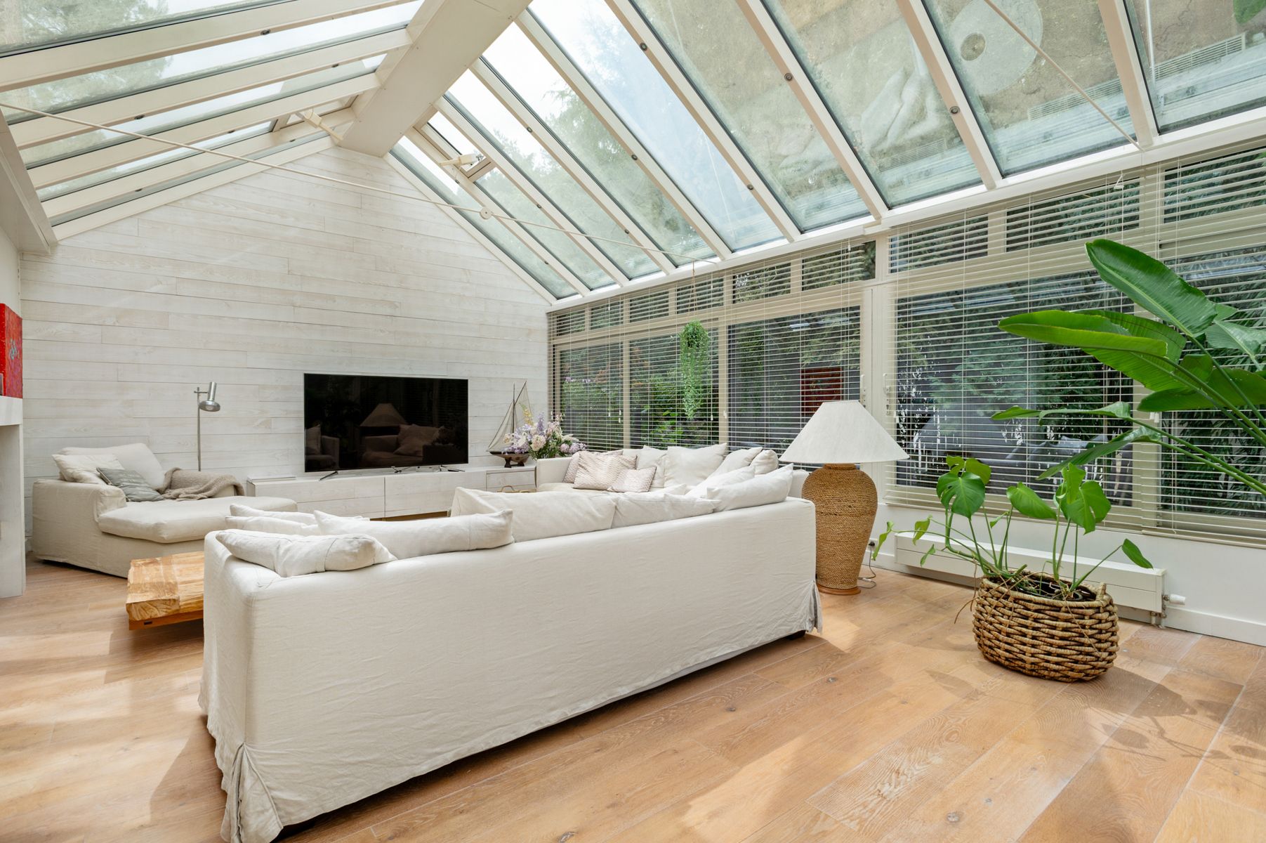 Ruime villa op toplocatie in de gegeerde wijk Koningshof foto 11