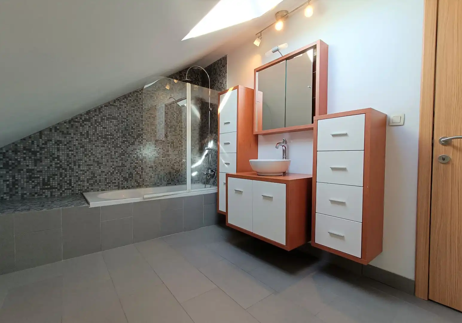 Mooie investering: 2 appartementen met ruim dakterras - centrum Tongeren foto 14