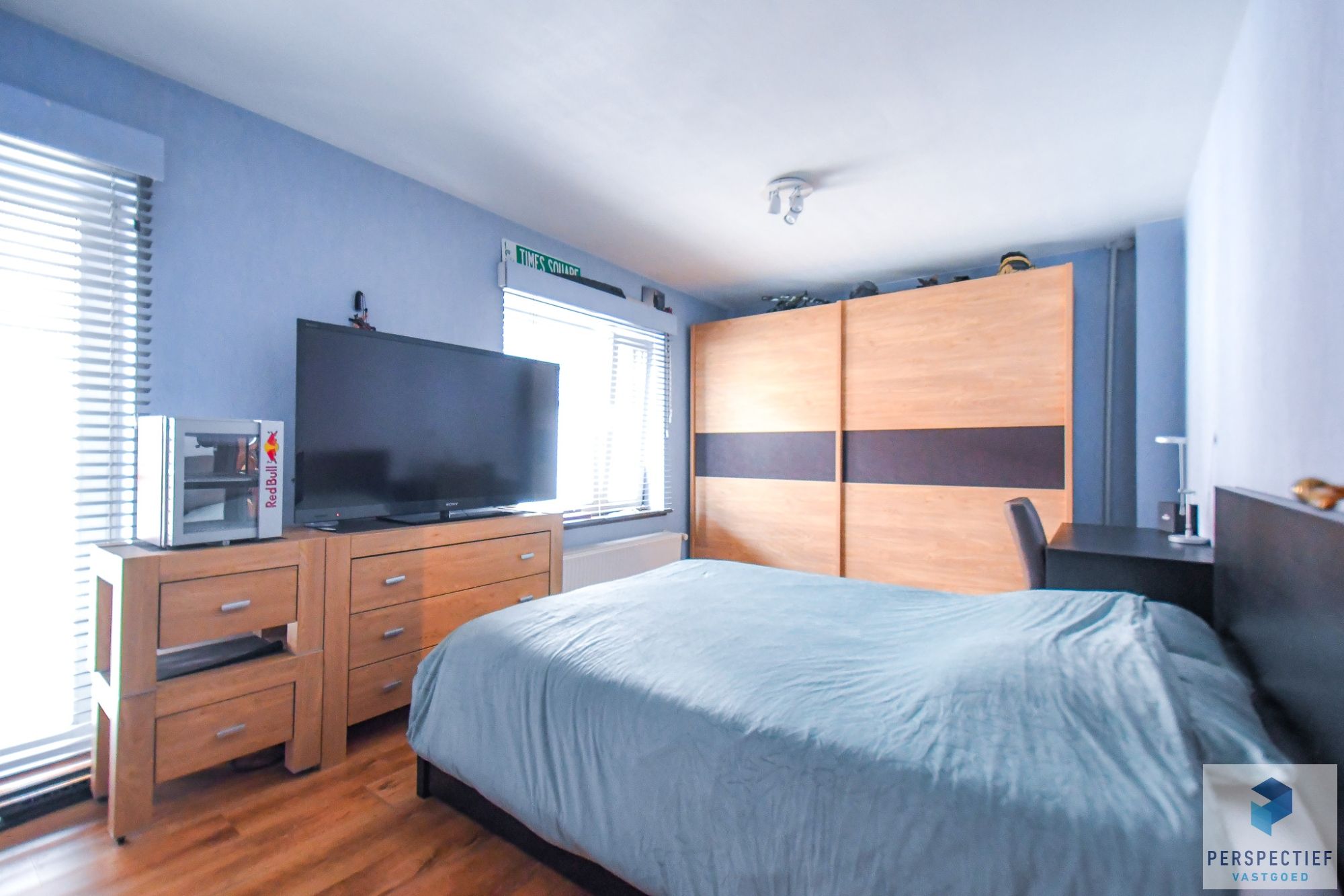 Ruime, instapklare woning met 4 slaapkamers, garage en magazijn op 970 m² foto 14