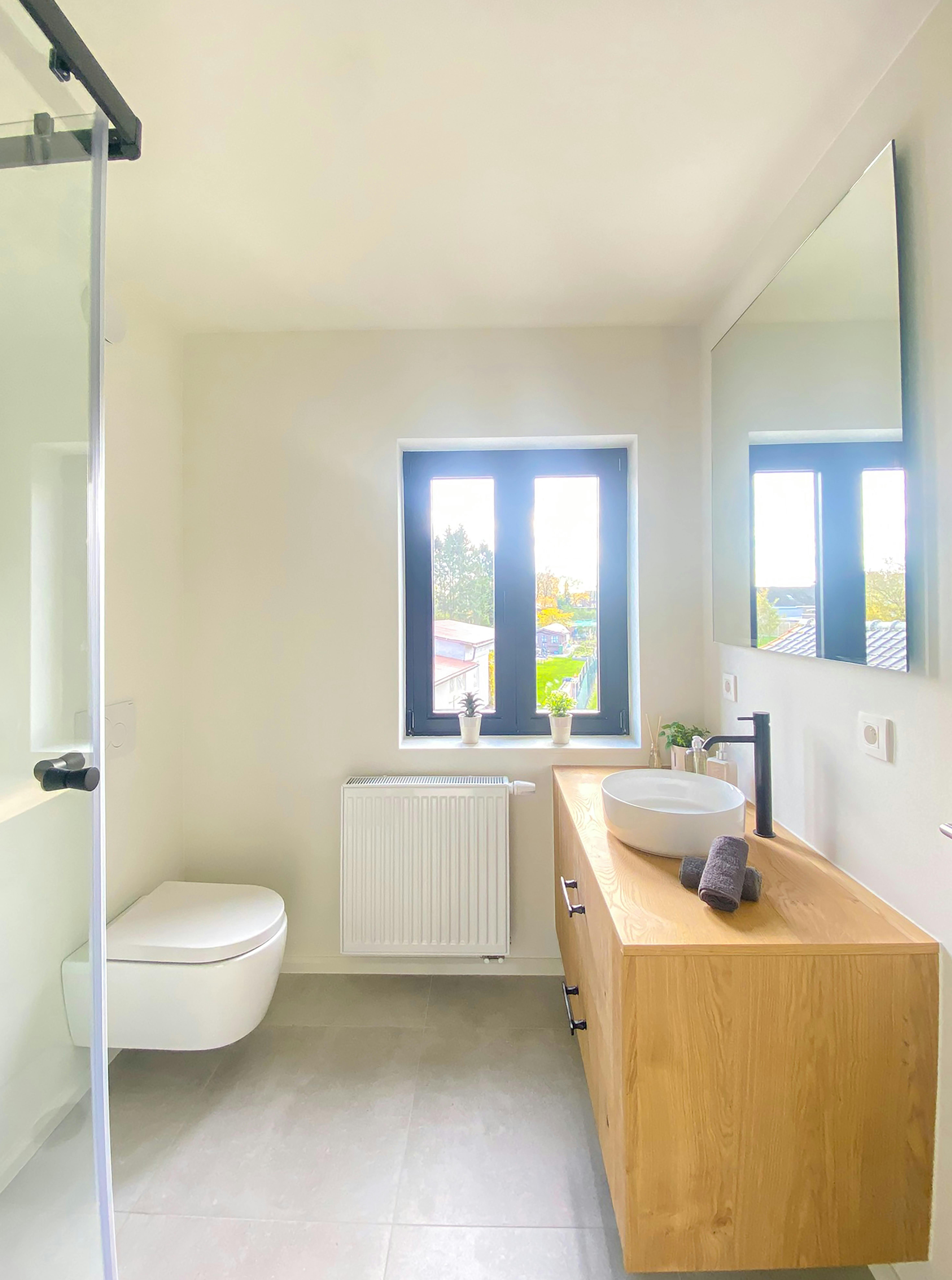 Volledig gerenoveerde halfopen bebouwing te koop te Essen! foto 18