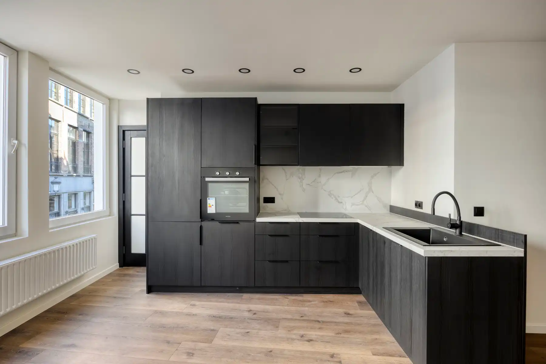 Appartement met twee slaapkamers in hartje Antwerpen. foto 5