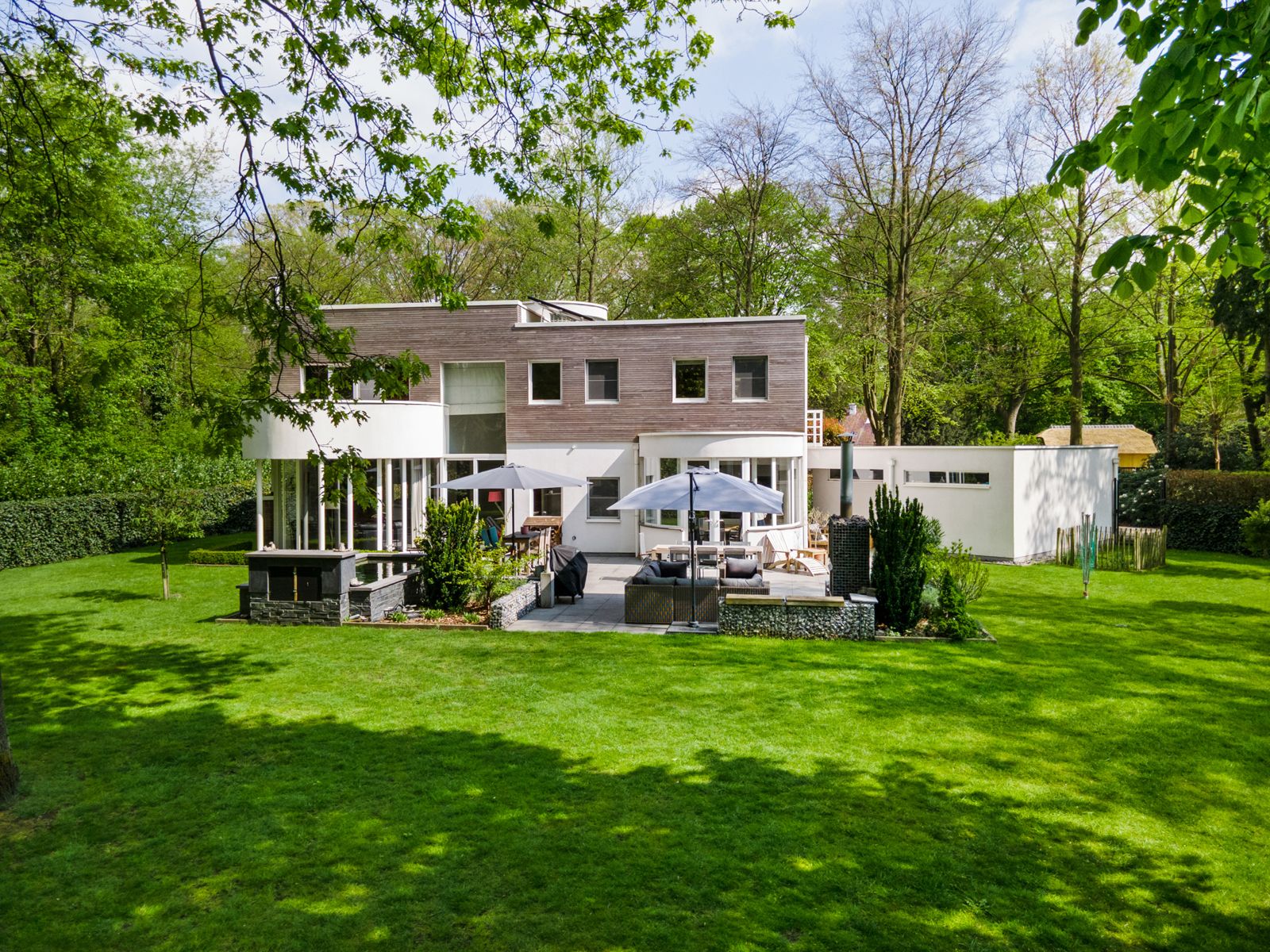Moderne en energiezuinige villa op ca. 2.035 m². foto 37