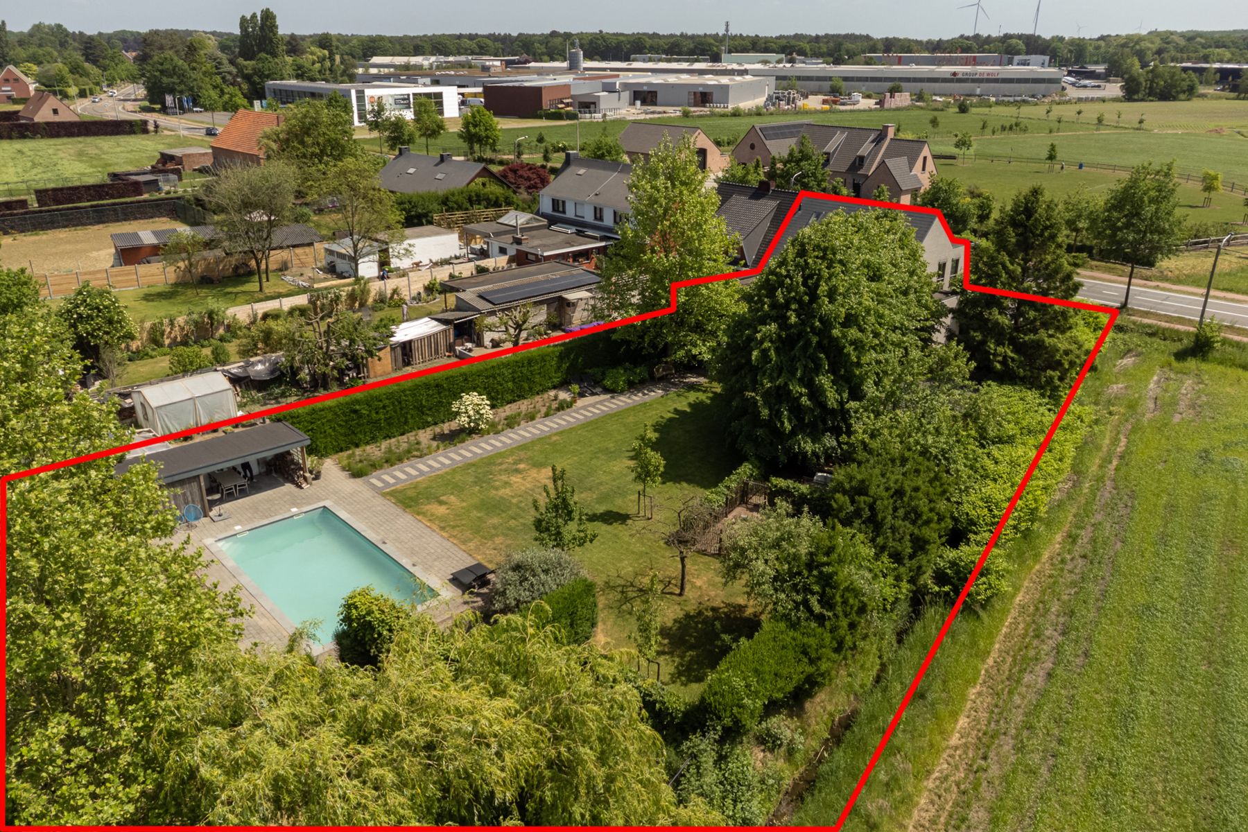 Ruime gezinswoning met 5 slk, verwarmd zwembad en tuin. foto 51