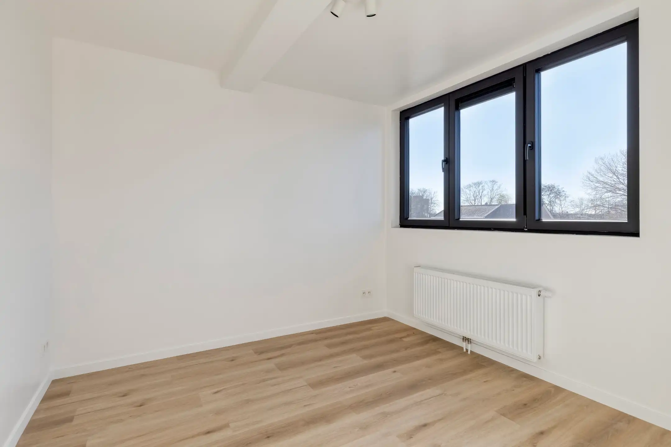 Zeer ruim appartement met 3 slaapkamers, 2 badkamers en tuin foto 11