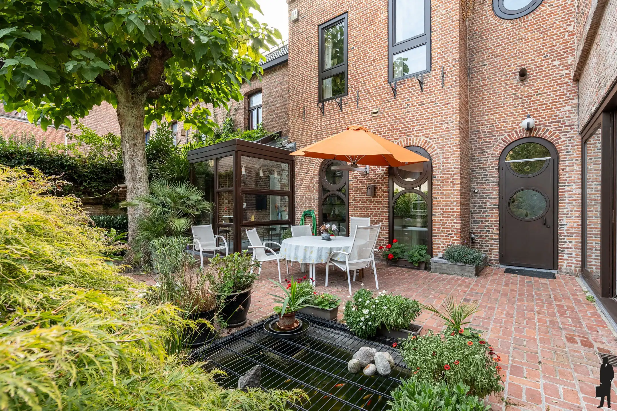 Statig herenhuis met 6 slks, 2 bdks, dubbele garage  foto 25