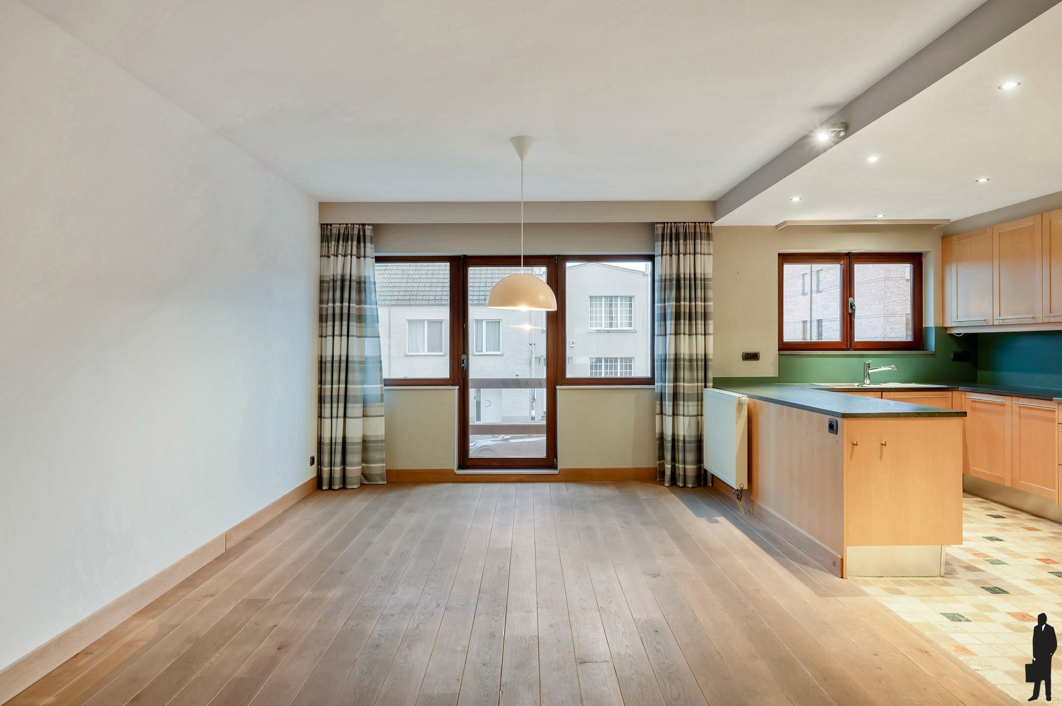 Centraal gelegen appartement met 2 slaapkamers en garagebox! foto 2