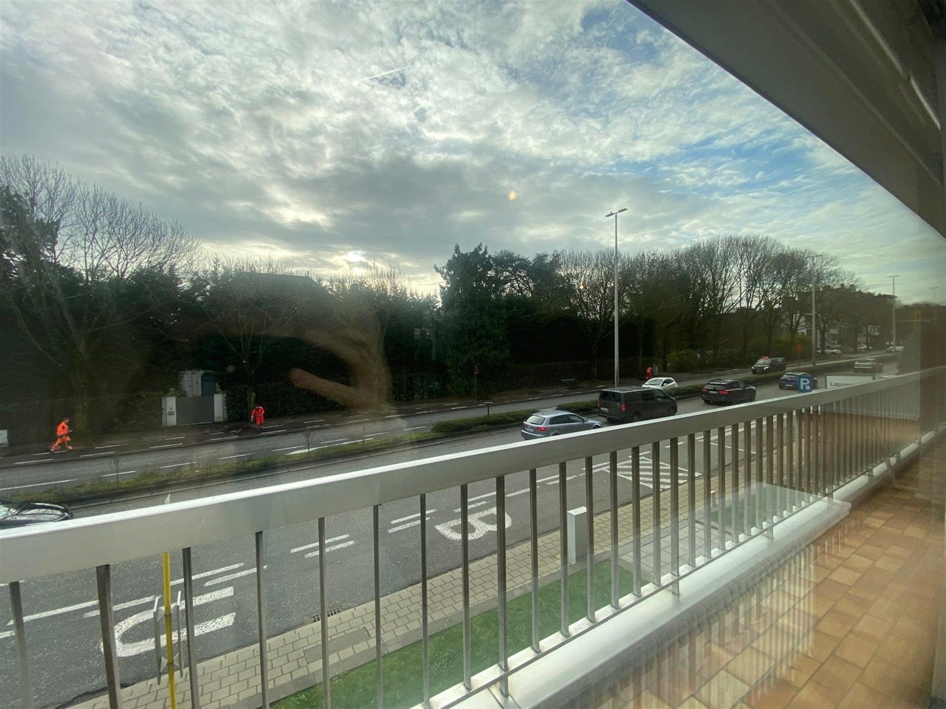 Zeer ruim appartement met drie slaapkamers en garage  foto 15