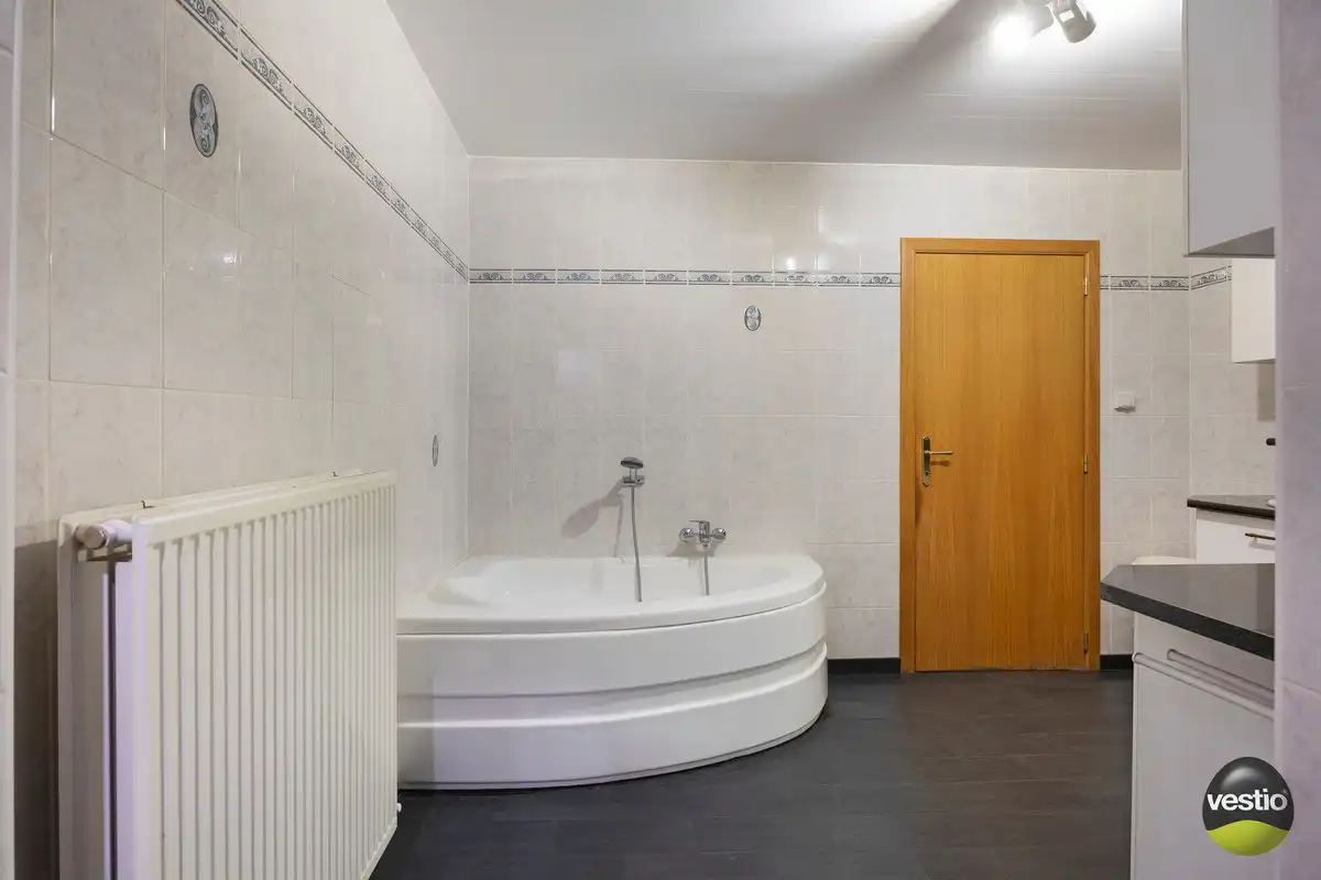 HANDELSHUIS IN CENTRUM VAN BILZEN. foto 23