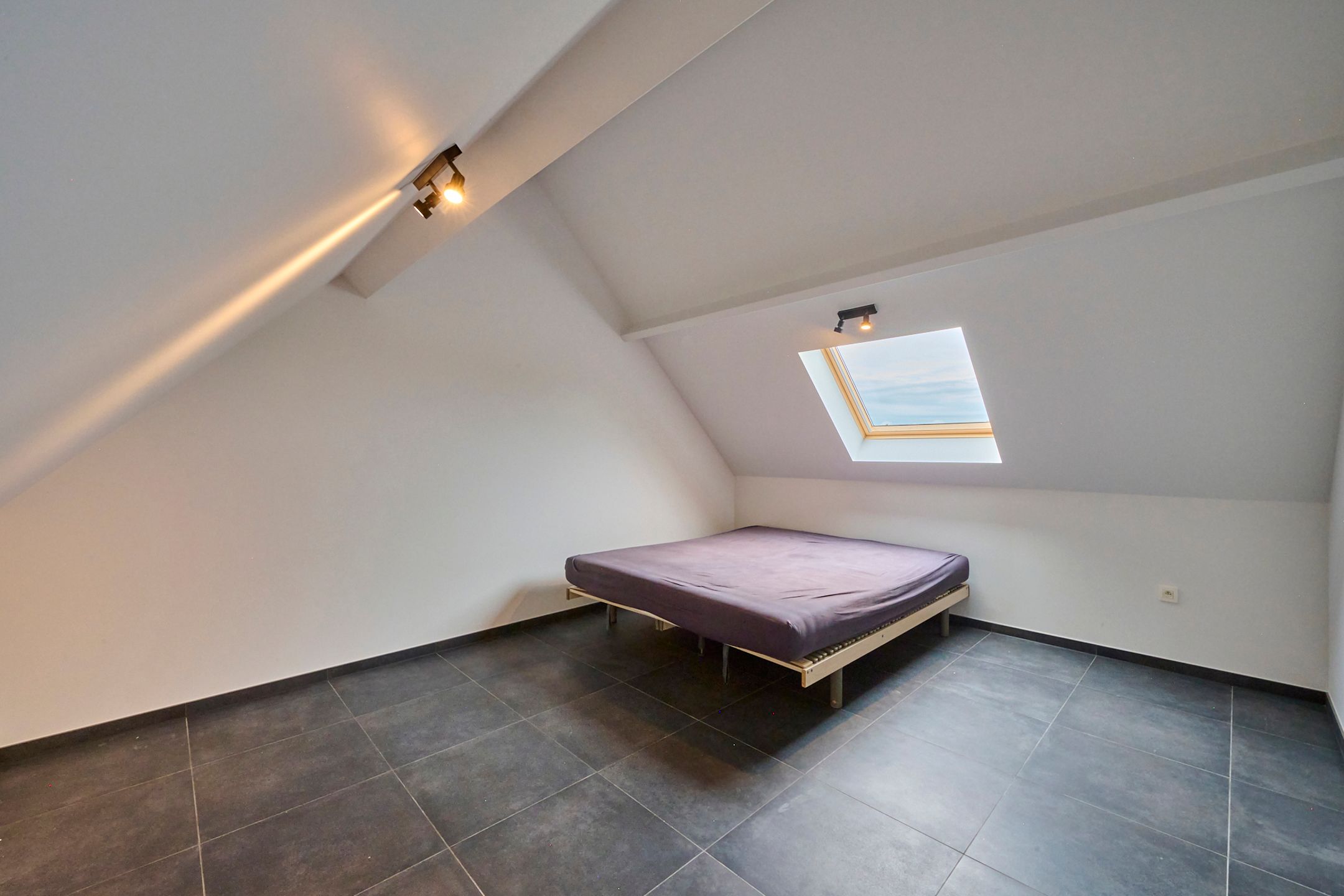 ZEER RUIM EN HOOGWAARDIG AFGWERKT APPARTEMENT IN HET CENTRUM foto 14