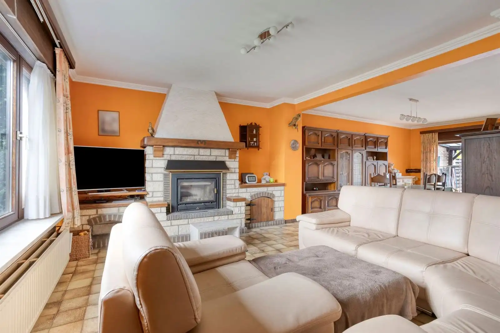 Woning te koop met 3 slaapkamers en ruime zolder foto 4