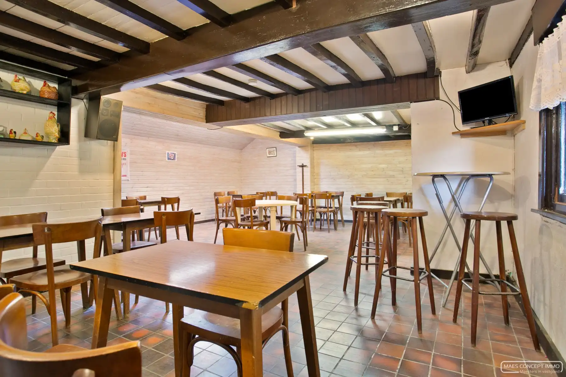 Café en voetbalveld te koop in het landelijke Wortegem foto 14
