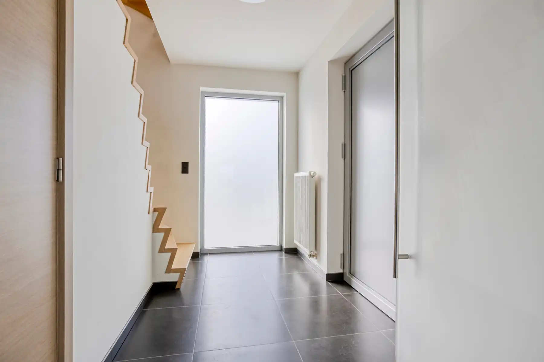Recente 3-gevelwoning op topligging foto 4