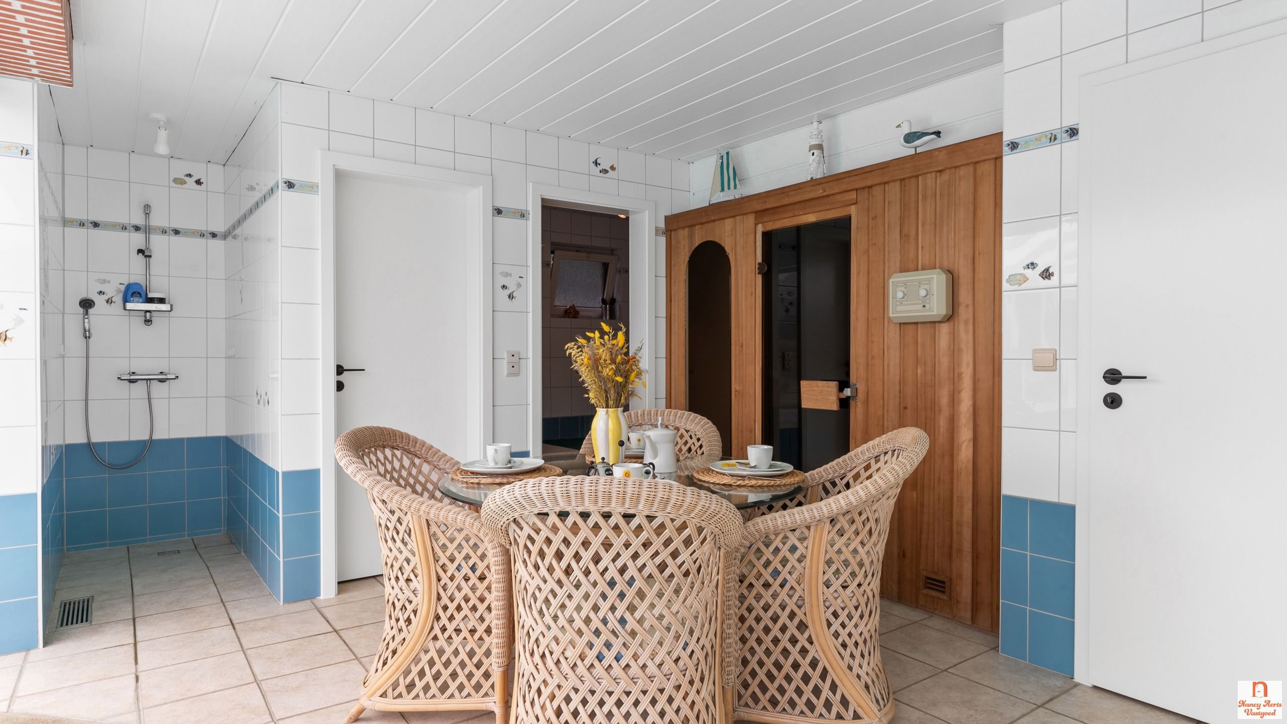 Luxueuze villa met overdekt zwembad, bos en weiland foto 30