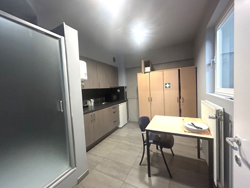 Moderne KMO-unit met magazijn en kantoorruimte in Mariakerke foto 12