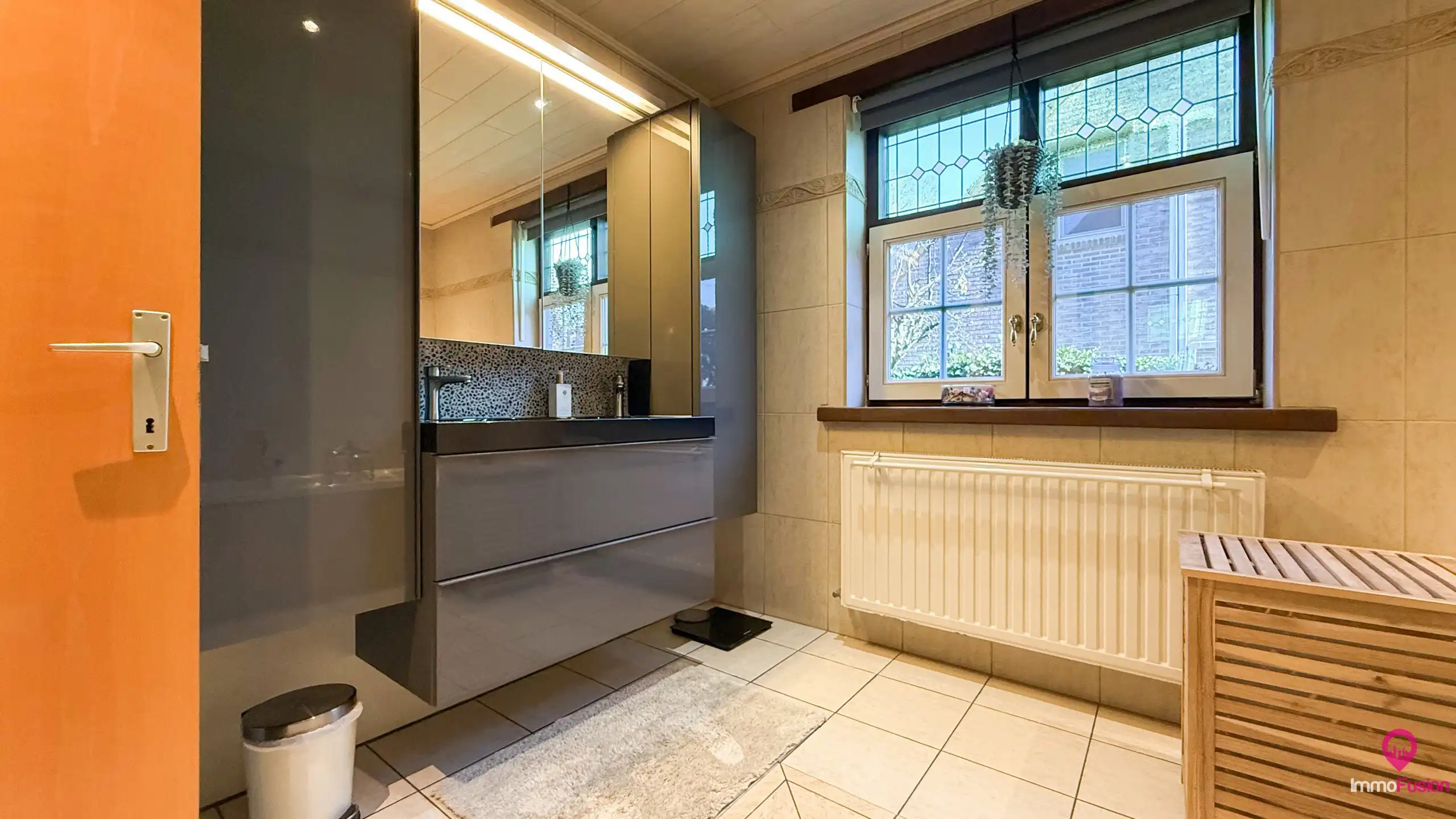 Instapklare gezinswoning met 5slpks, dubbele garage en tuin! foto 16