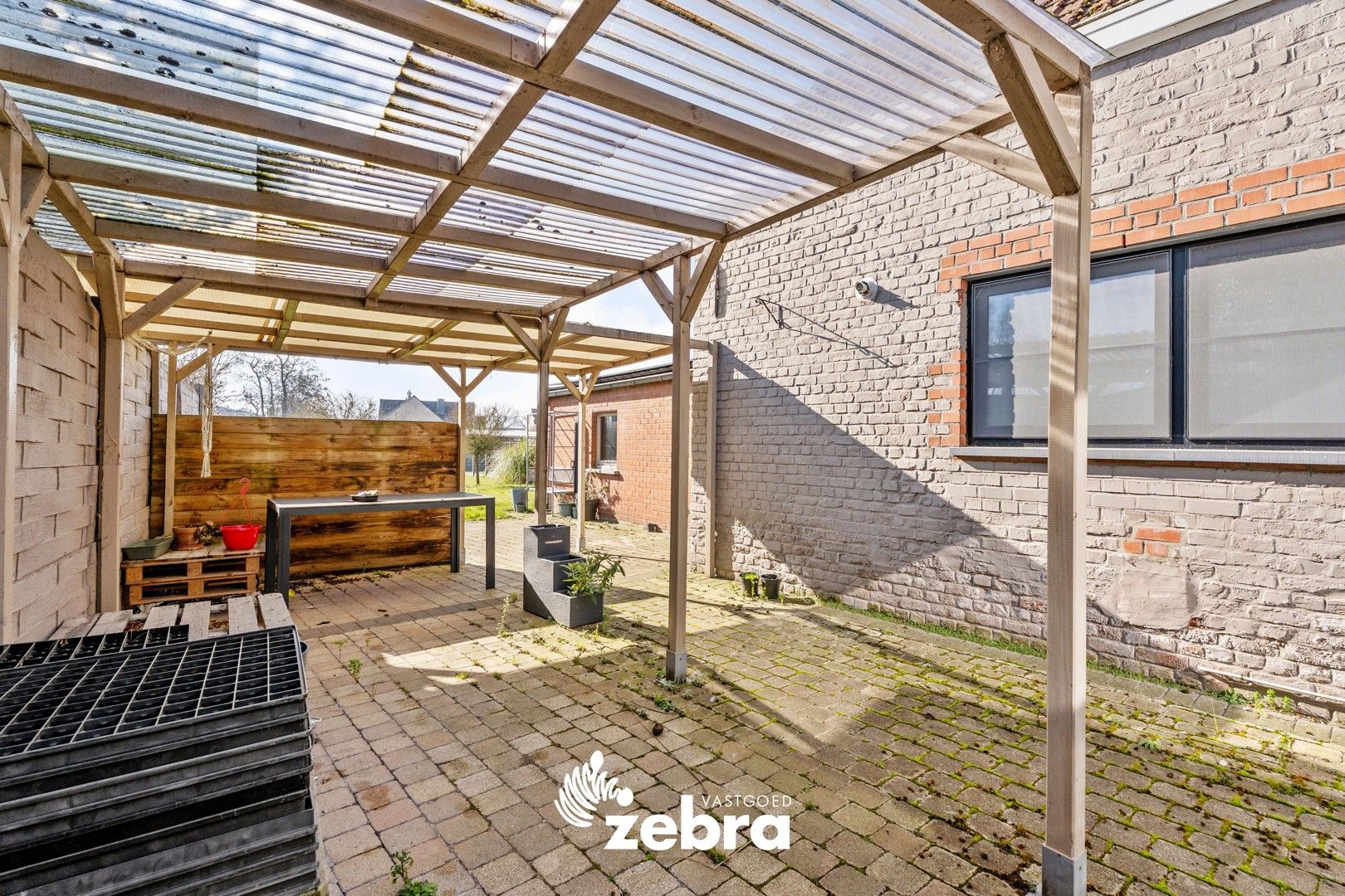 Charmante woning met drie slaapkamers en zuidgerichte tuin te Izegem! foto 19