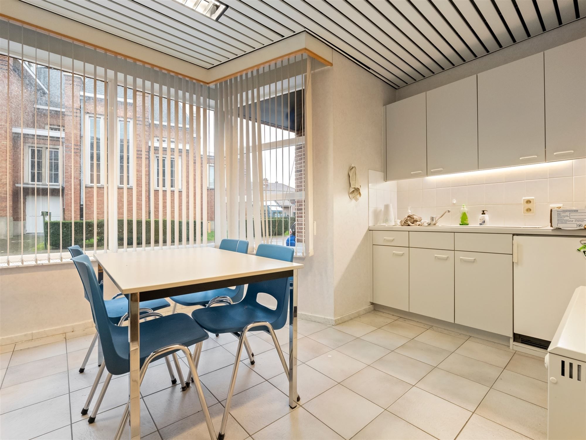 OPBRENGSTEIGENDOM MET HANDELSRUIMTE EN DUPLEX-APPARTEMENT IN SINT-TRUIDEN  foto 28