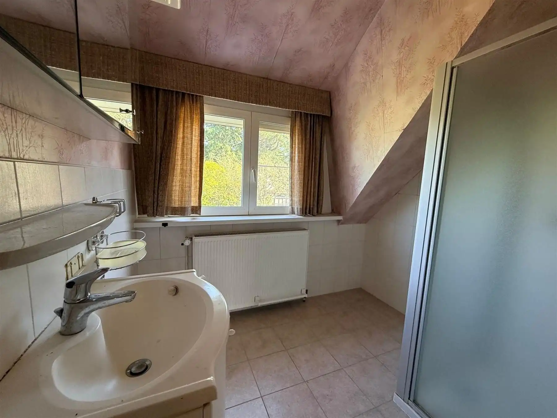 RESIDENTIEEL 3-GEVEL WONING MET MOOIE TUIN foto 10