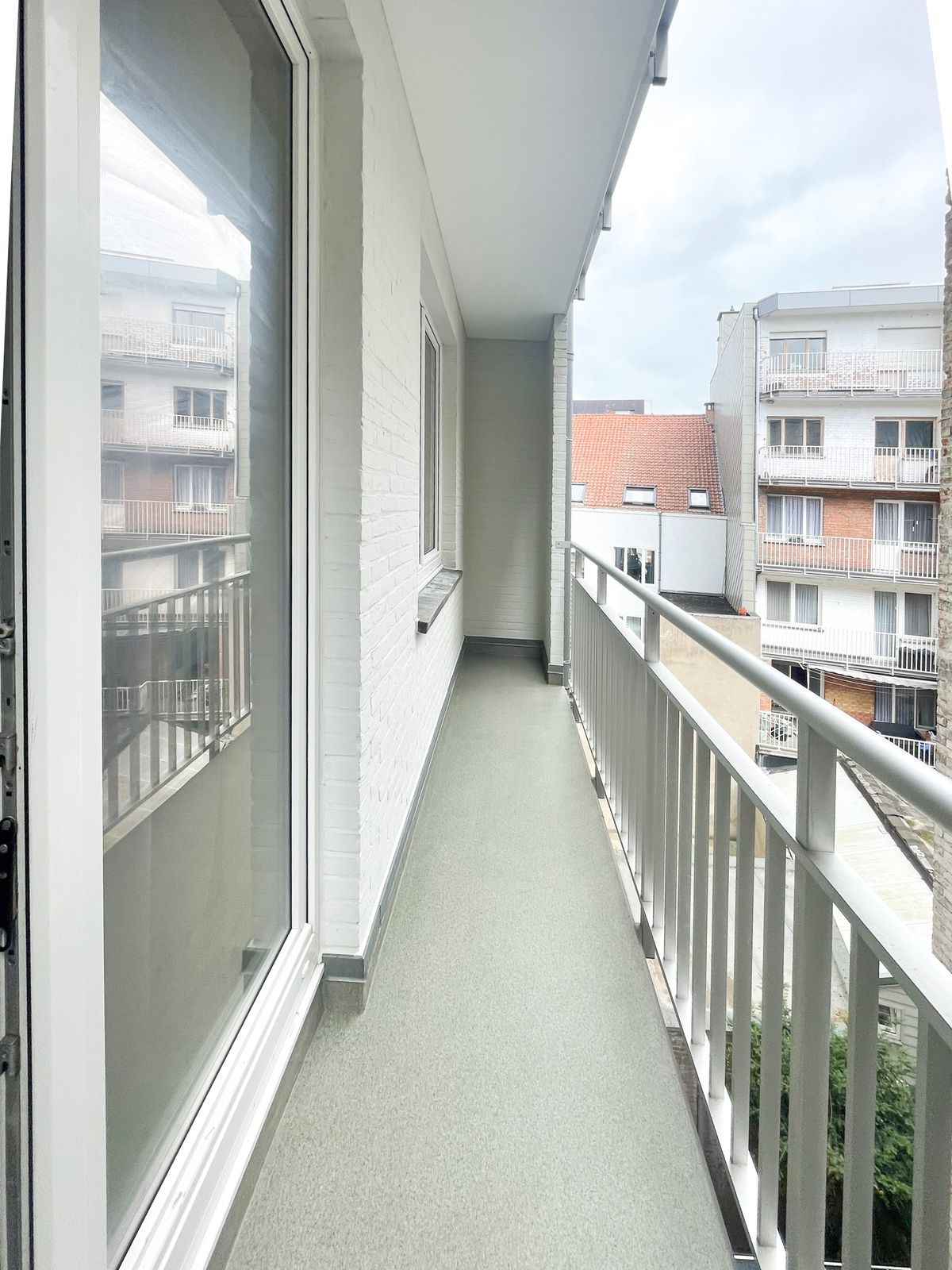Ruim en lichtrijk 2 slpk appartement in hartje centrum foto 9