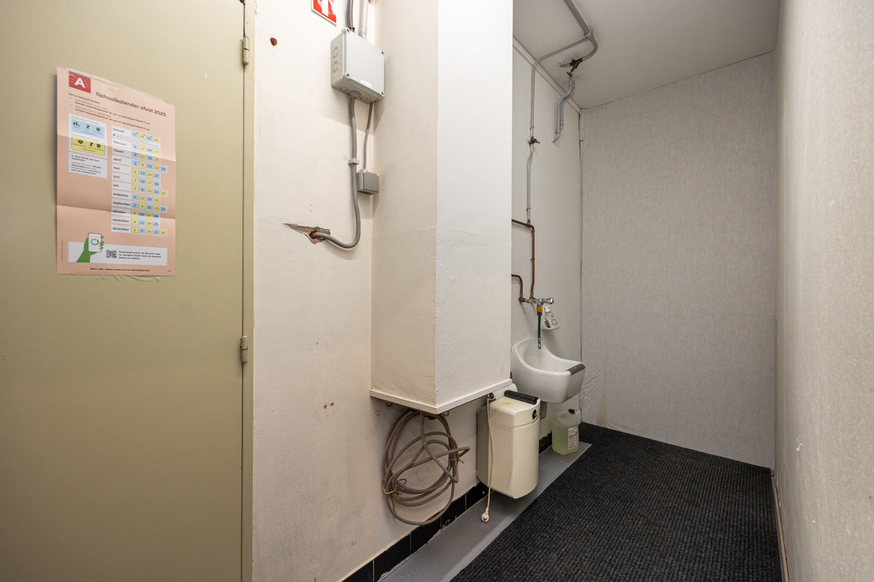 Kantoorgebouw met 2 garages en gunstig EPC nabij Antwerpen centrum en Antwerpse haven! foto 4