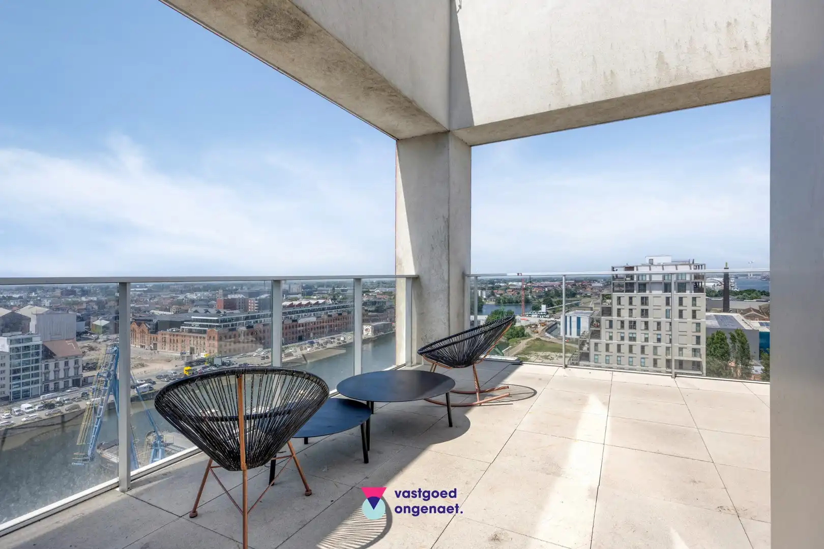Exclusieve penthouse met zicht op water en stad foto 22