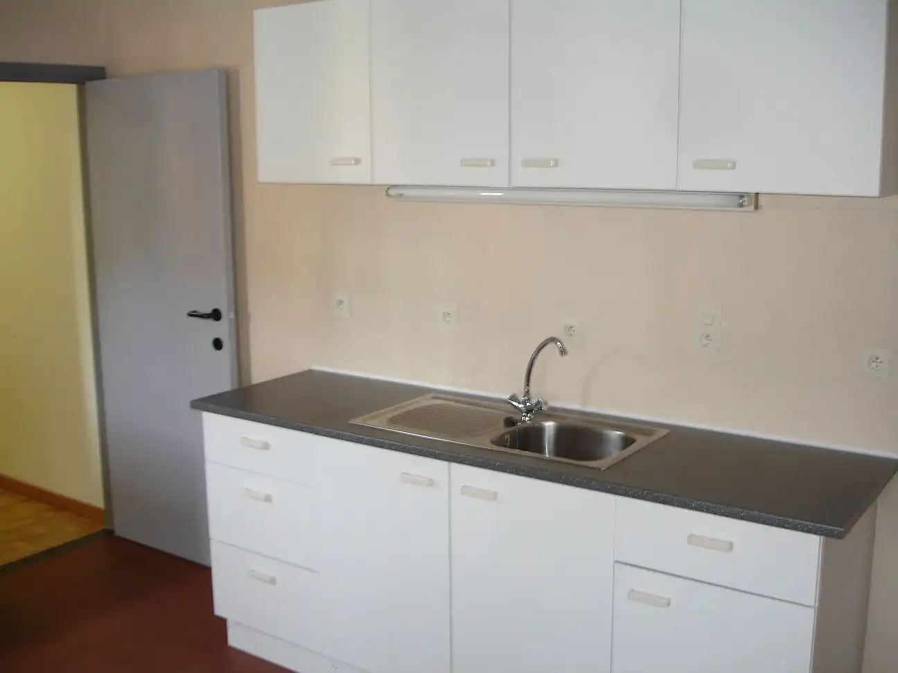 Ruime woning met 2 slaapkamers foto 2