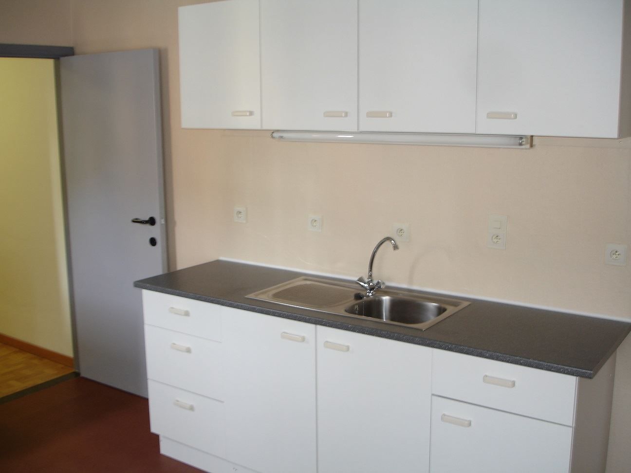 Ruime woning met 2 slaapkamers foto 2