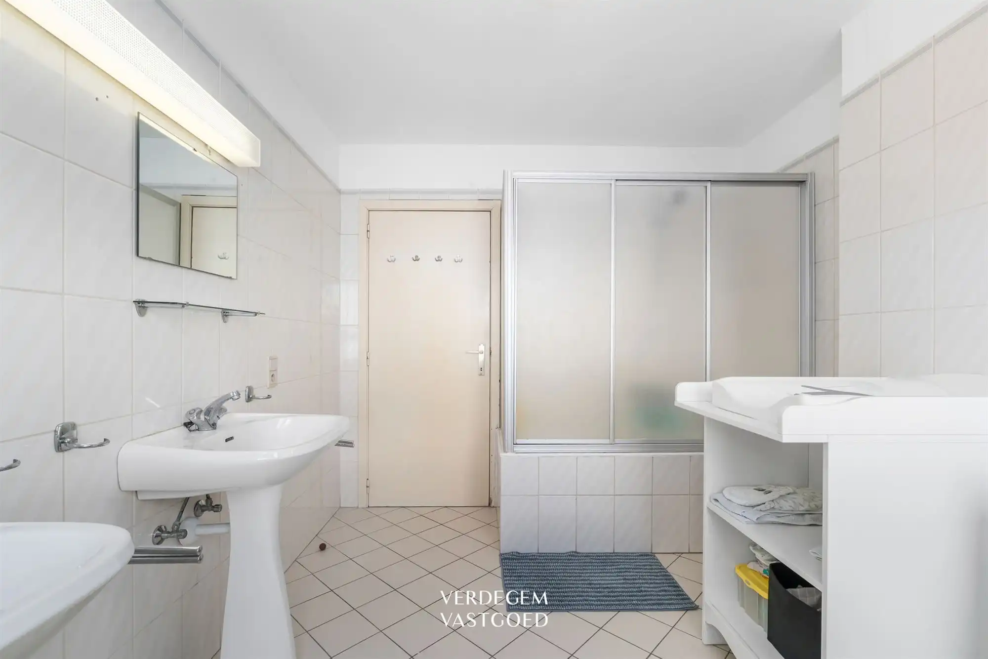 Centraal gelegen opbrengsteigendom met gelijkvloerse handel/kantoor en duplexappartement foto 13