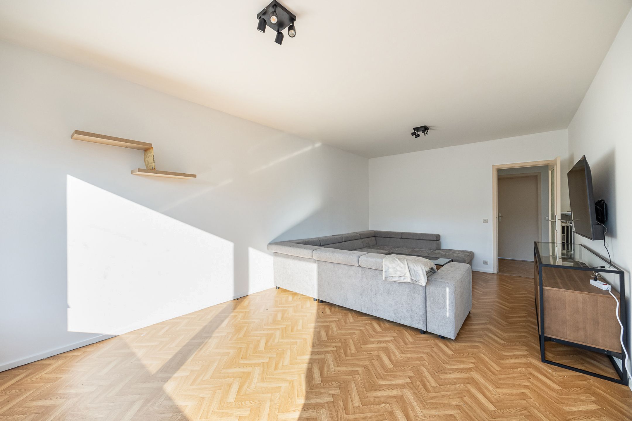 Instapklaar appartement met 2 slaapkamers op toplocatie!  foto 10