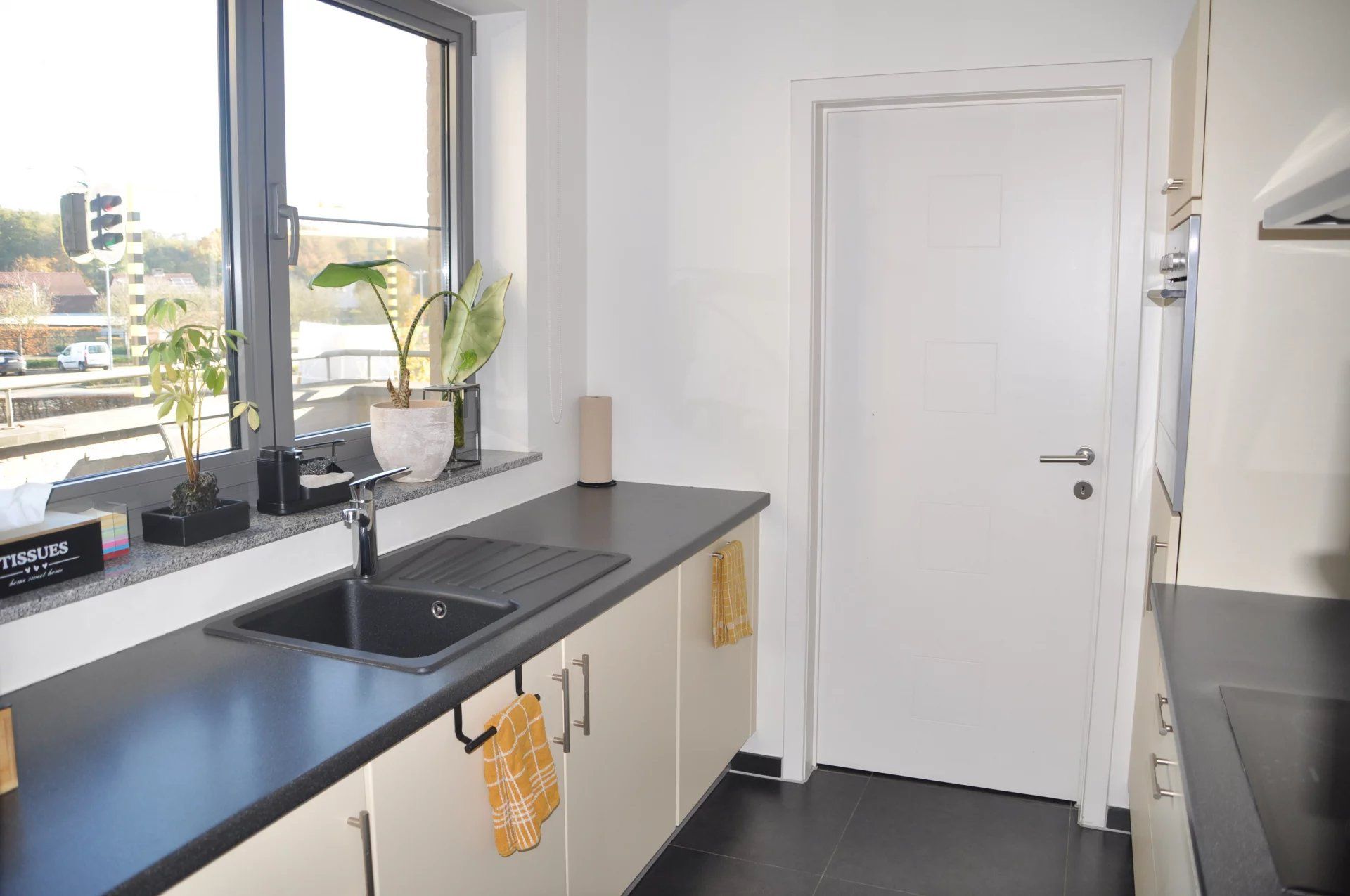 CENTRAAL GELEGEN LICHTRIJK APPARTEMENT VAN 104m² MET 2 SLPK'S foto 11