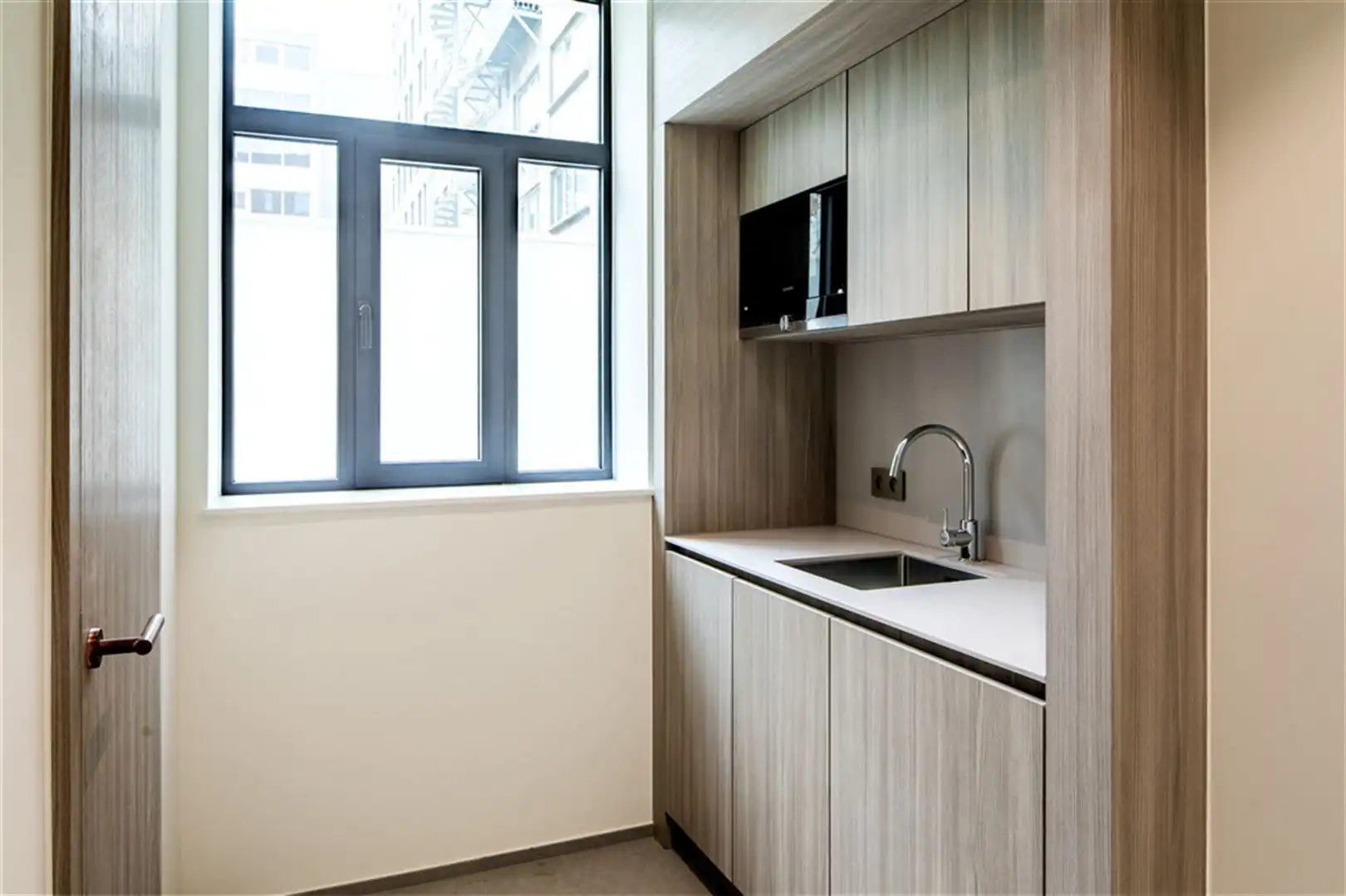 LUCIA: kantoren te huur 132m² foto 16