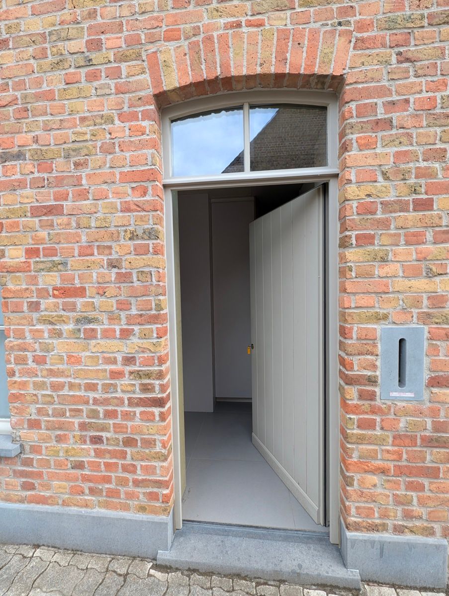 Te koop. Luxe gerenoveerde woning met wellness en garage – 4 slpks – vlakbij zee – instapklaar! foto 3